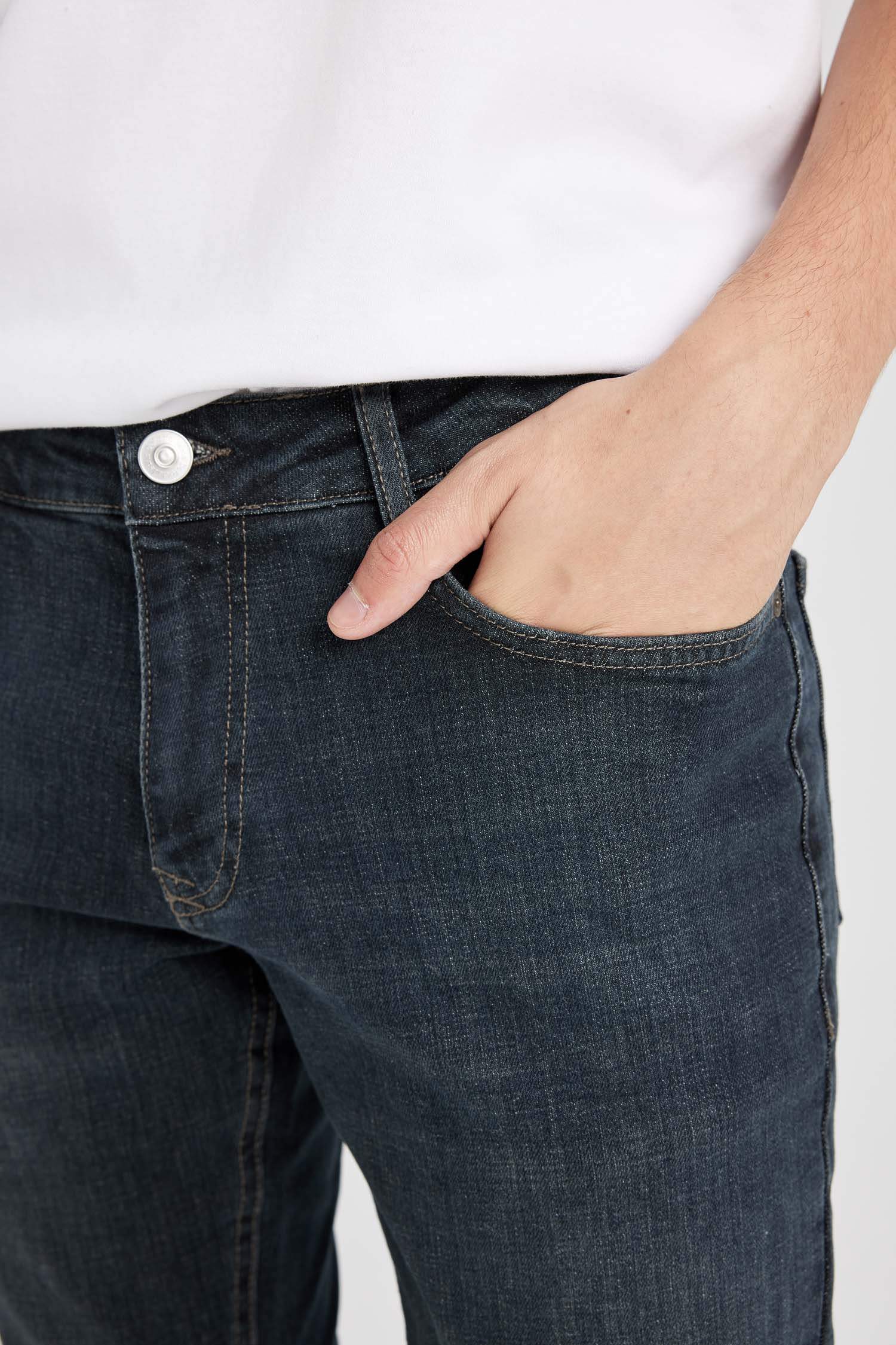 سروال جينز جينز بيدرو سليم فيت بساق ضيق