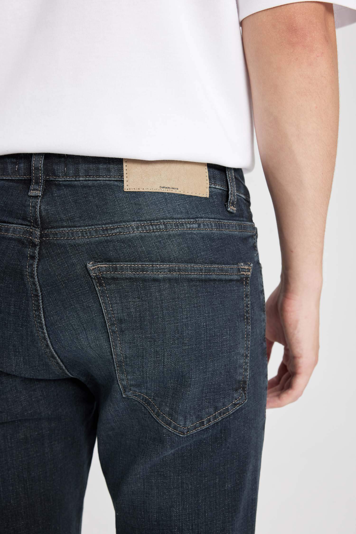 سروال جينز جينز بيدرو سليم فيت بساق ضيق