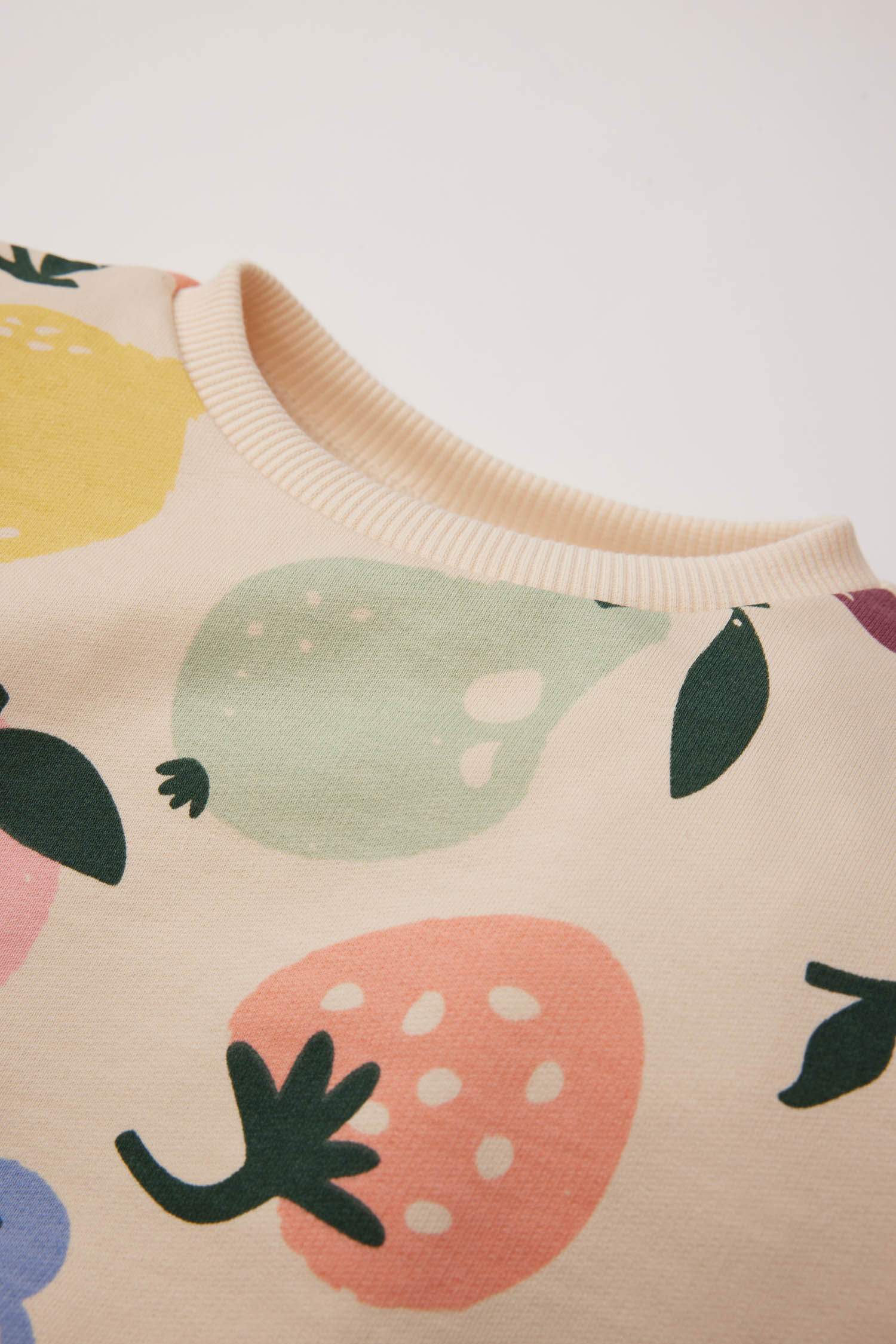 Kız Bebek 2'li Takım Meyve Desenli Sweatshirt Beli Lastikli Eşofman Altı