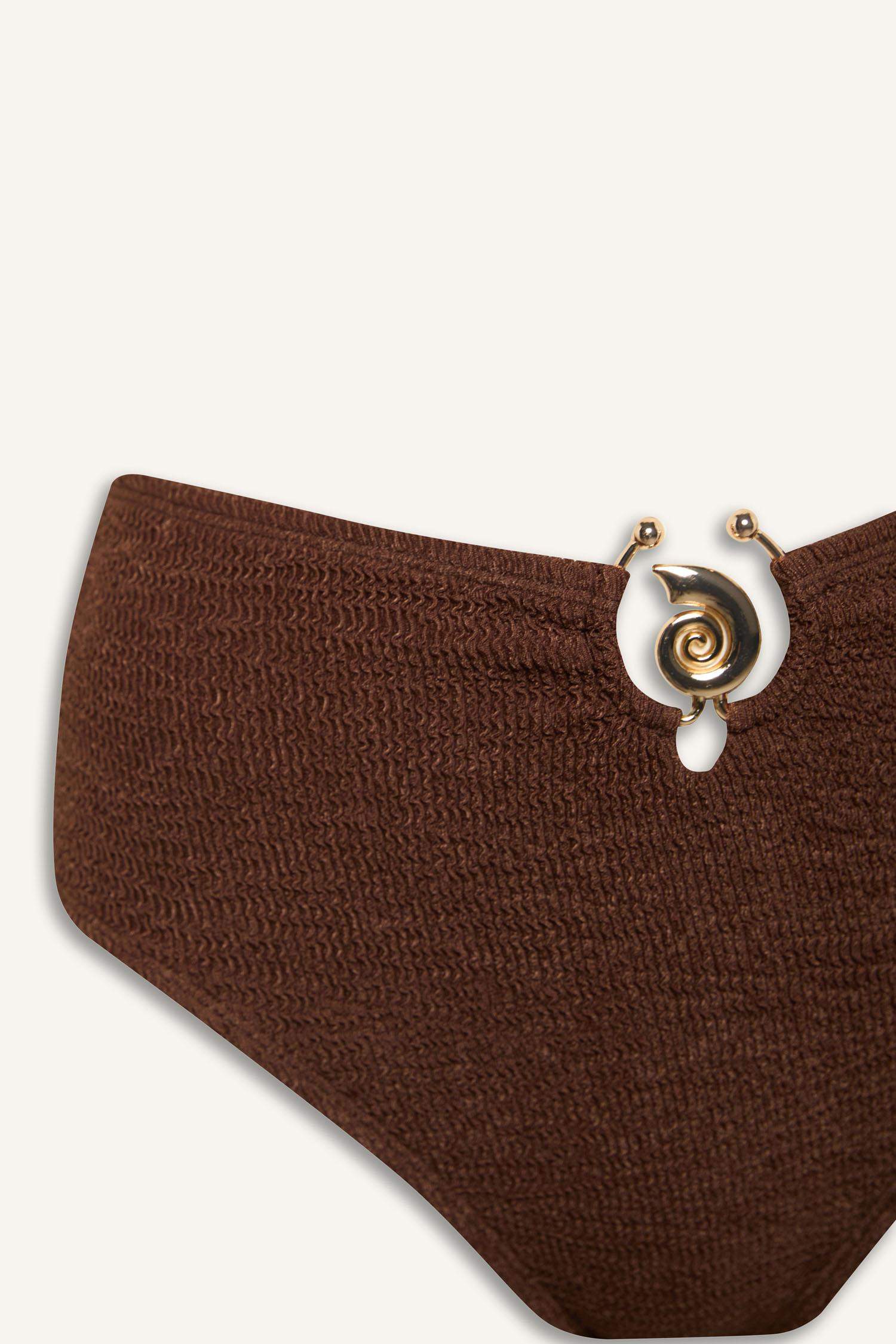 بيكيني سفلي قصة عادية من Fall in Love