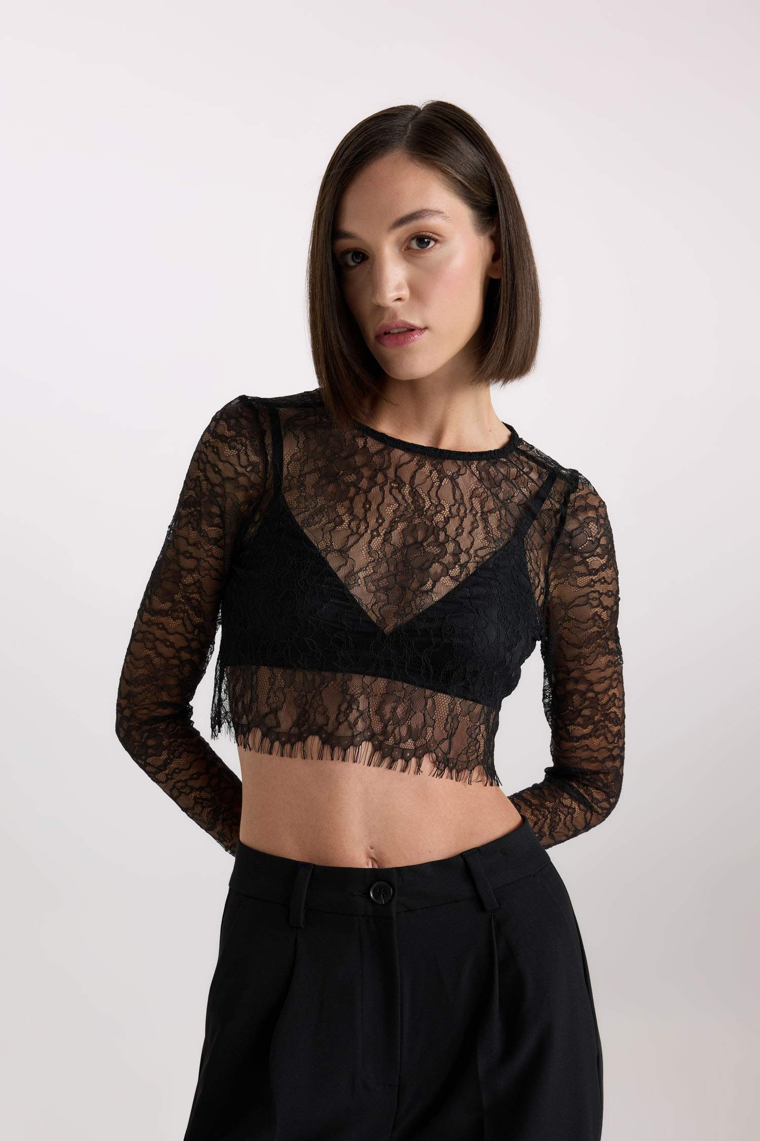 Crop Bisiklet Yaka Dantel Uzun Kollu Bluz