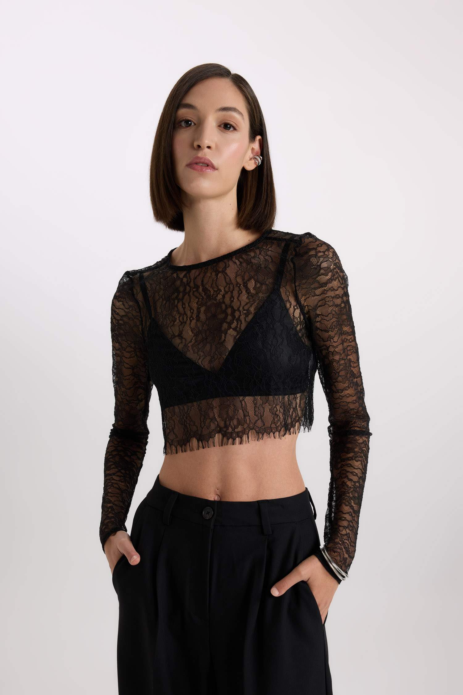 Crop Bisiklet Yaka Dantel Uzun Kollu Bluz