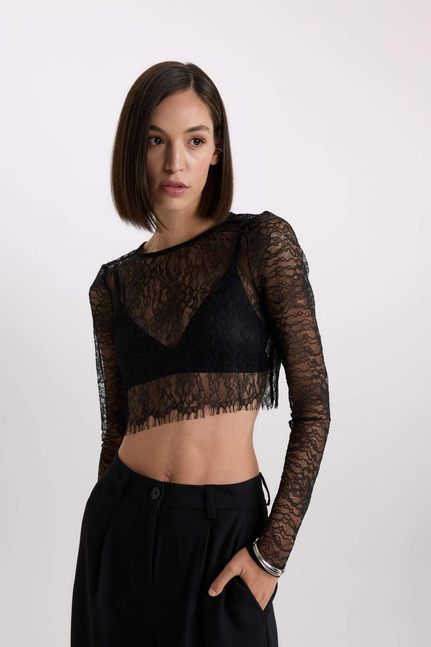 Crop Bisiklet Yaka Dantel Uzun Kollu Bluz