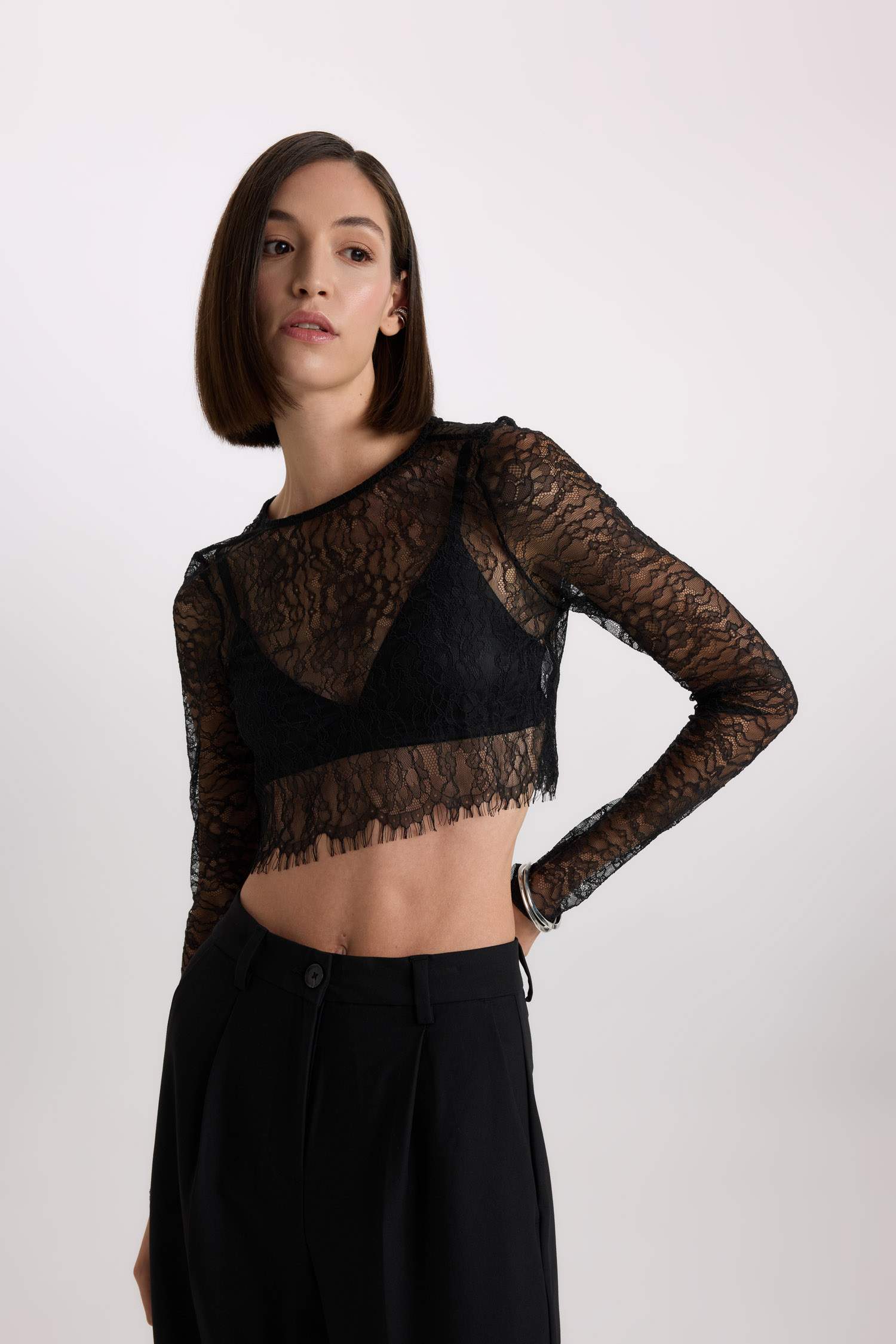 Crop Bisiklet Yaka Dantel Uzun Kollu Bluz