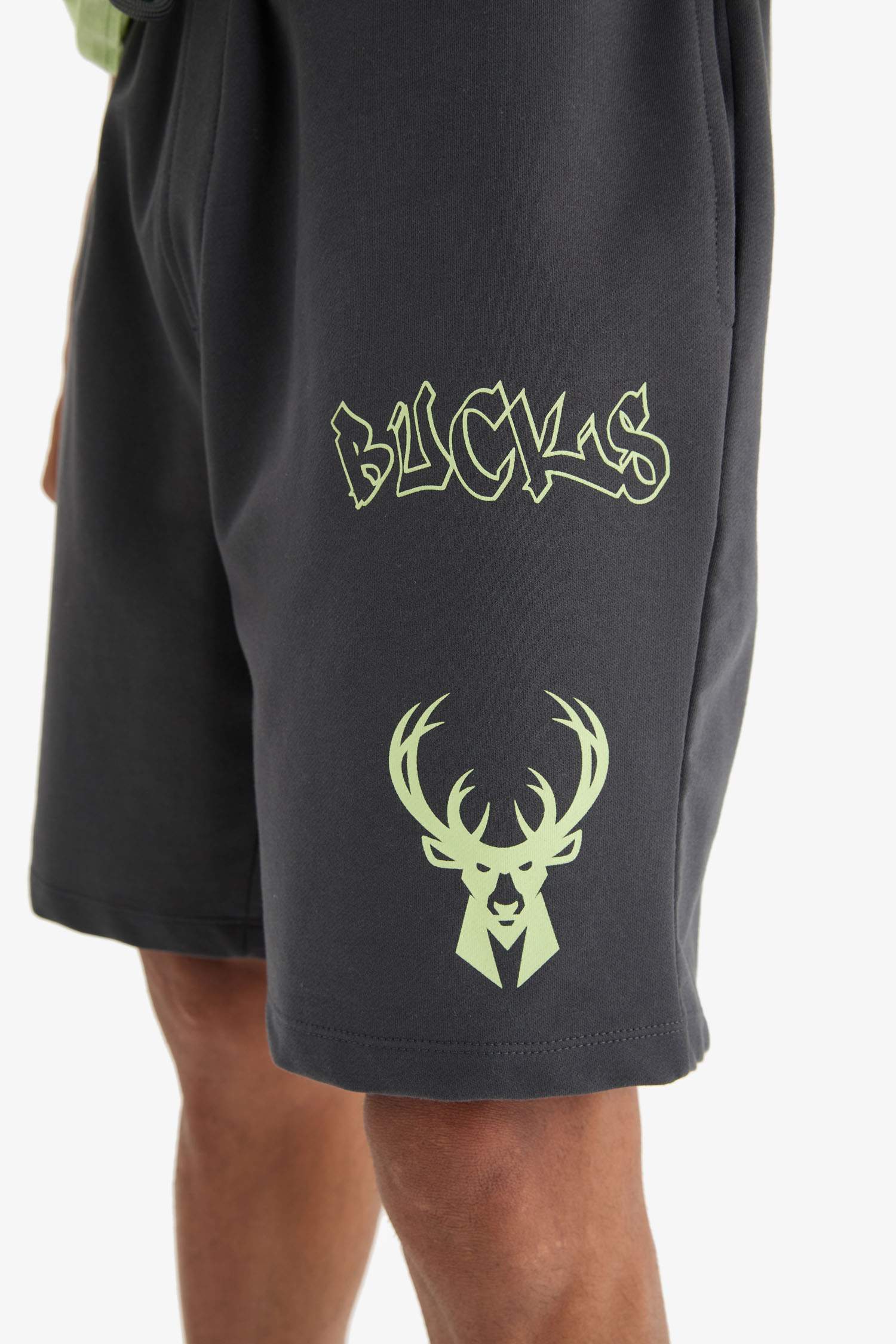 NBA Milwaukee Bucks Лицензиялық Шолақ шалбар