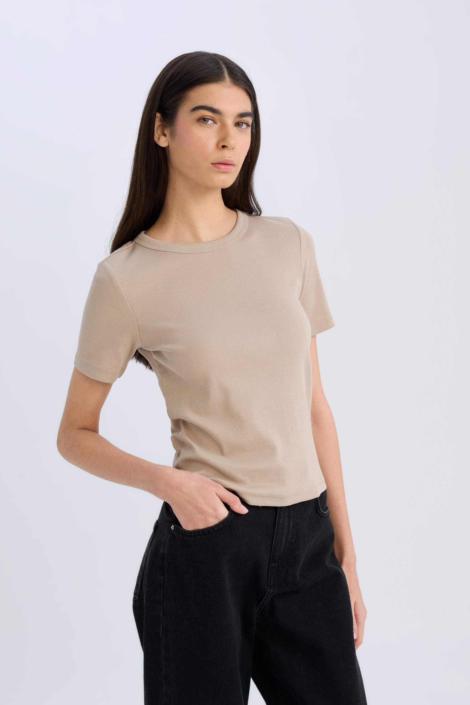 Узкий крой, облегающая посадка, базовая простая рибана, трикотаж, футболка с коротким рукавом