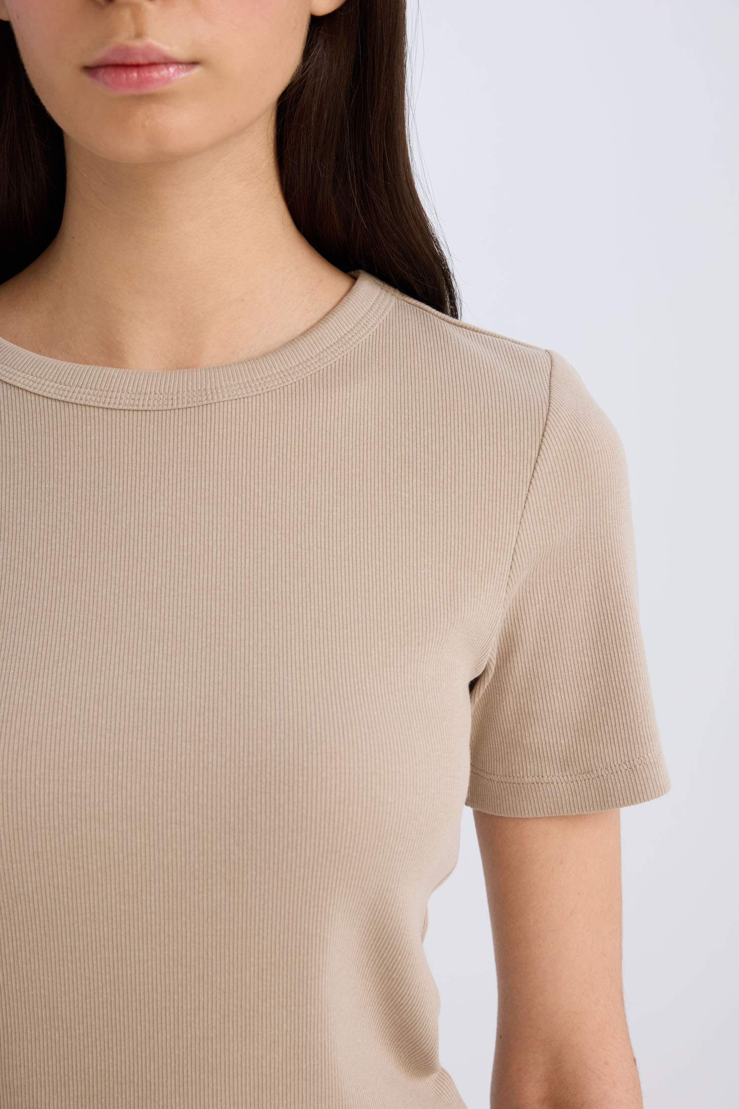 Узкий крой, облегающая посадка, базовая простая рибана, трикотаж, футболка с коротким рукавом