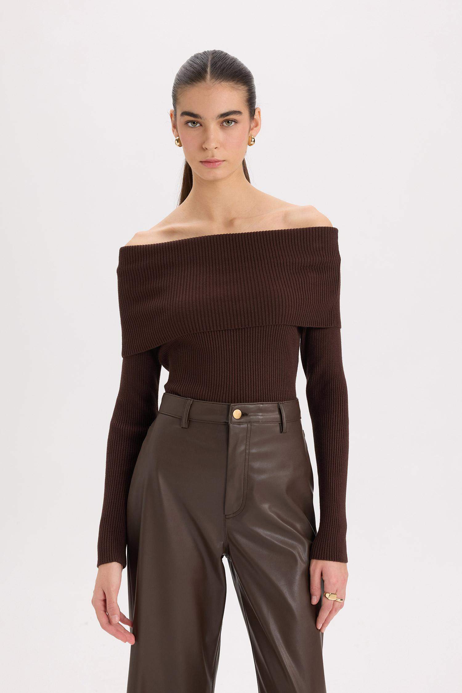 Fitted Omuzu Açık Fitilli Kaşkorse Triko Bluz