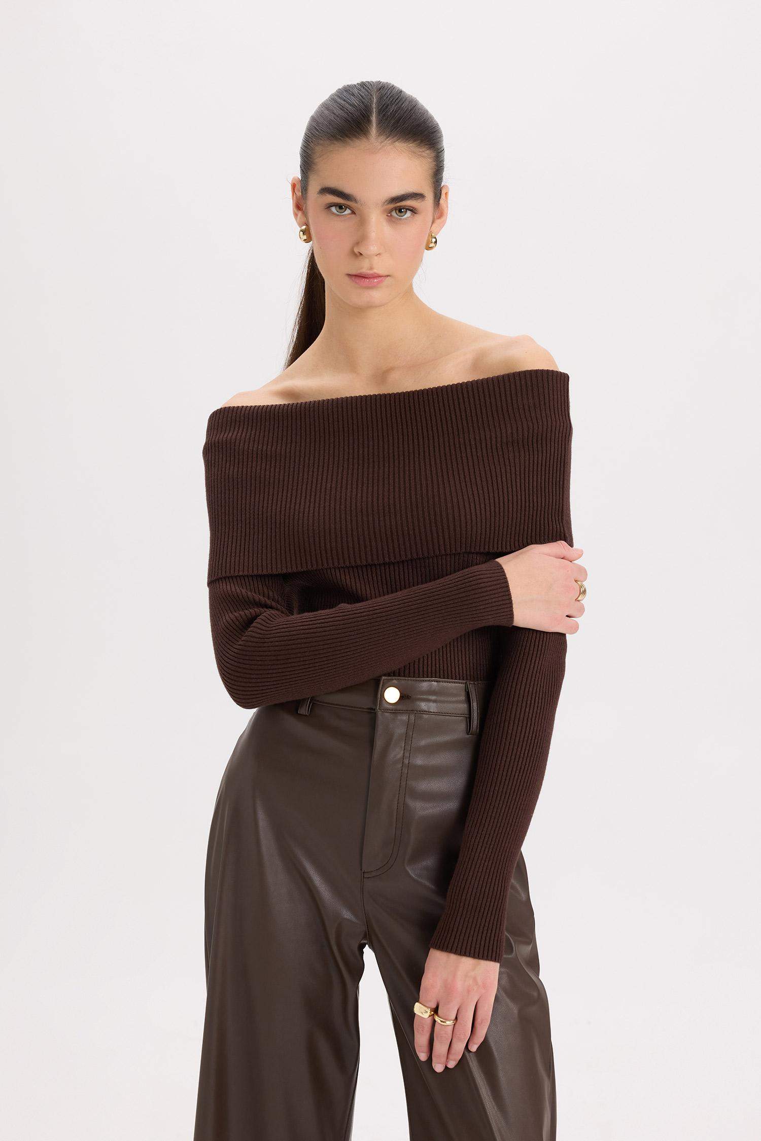 Fitted Omuzu Açık Fitilli Kaşkorse Triko Bluz