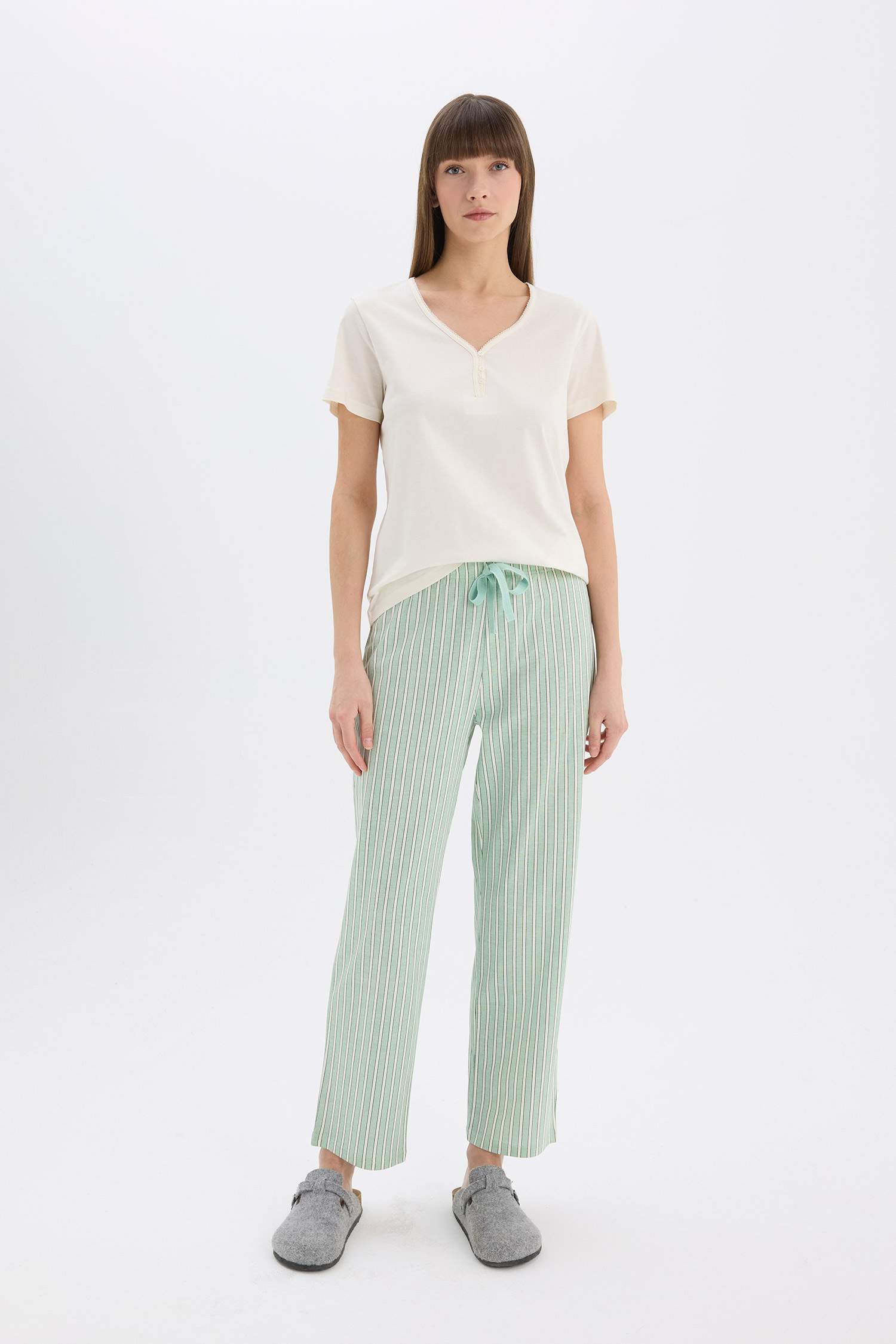 طقم محبوك قصة عادية نص كم - قطعتين