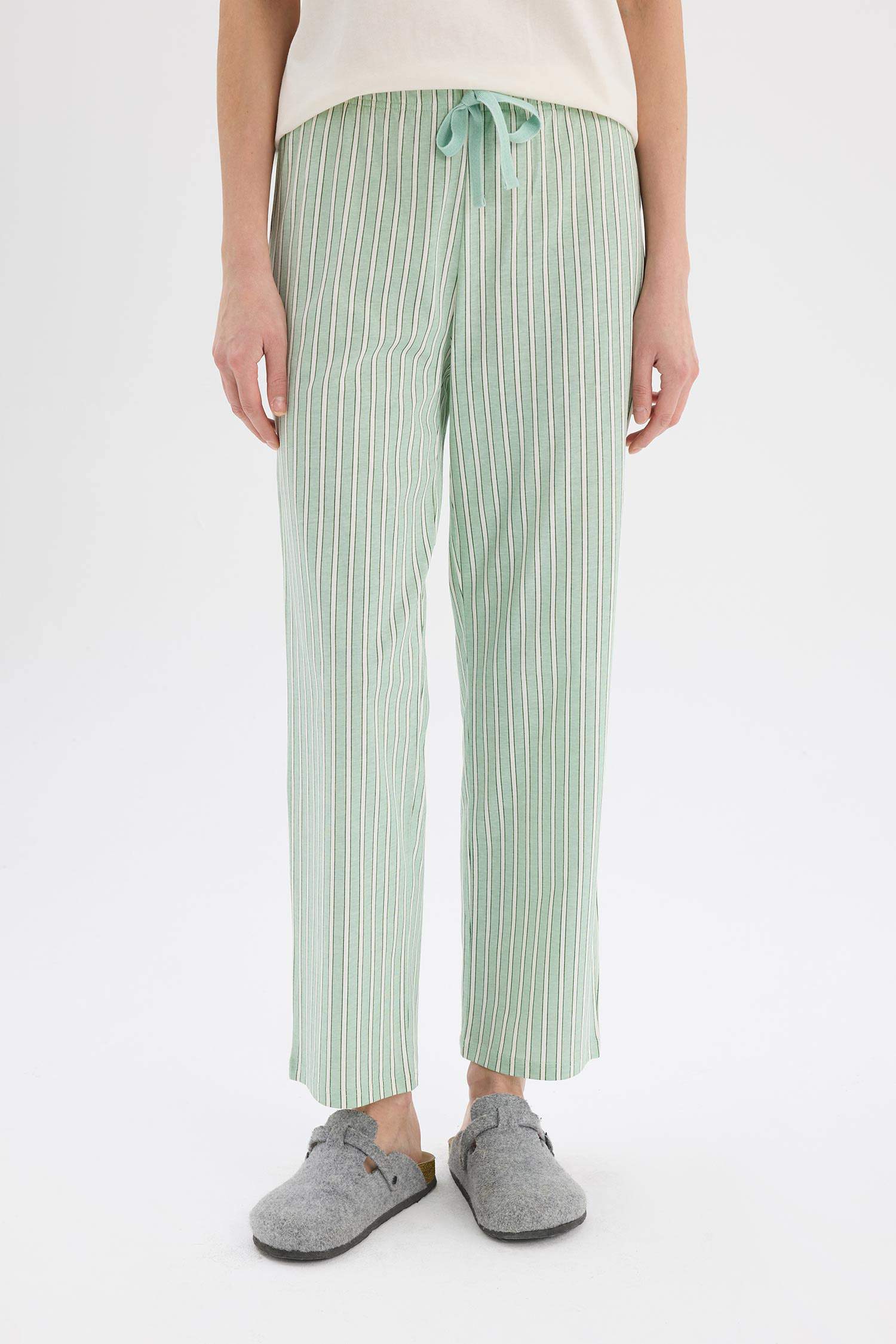 طقم محبوك قصة عادية نص كم - قطعتين