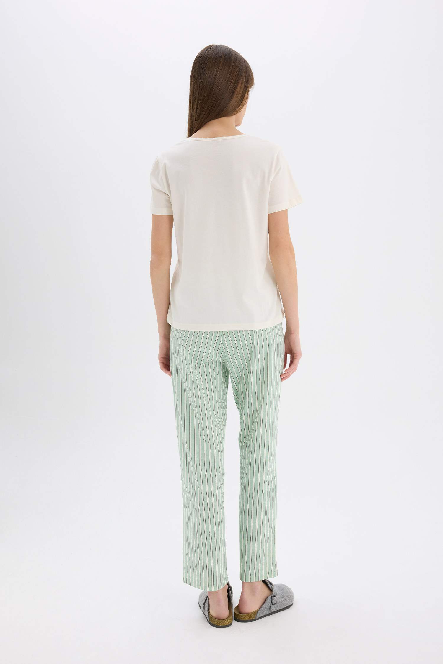 طقم محبوك قصة عادية نص كم - قطعتين