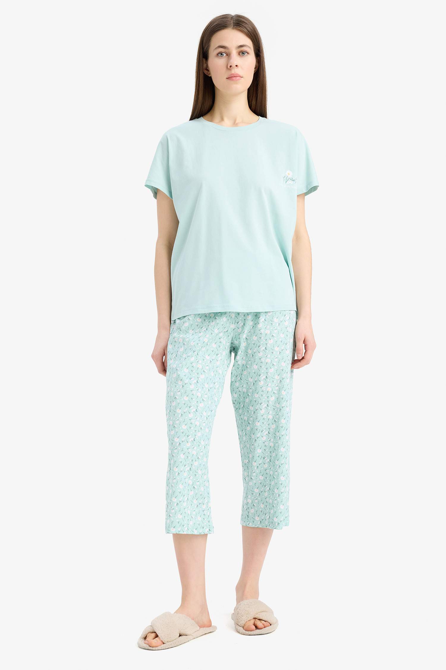 Pijama Takımı Kısa Kollu Üst Beli Lastikli Kapri Altı-Fall in Love