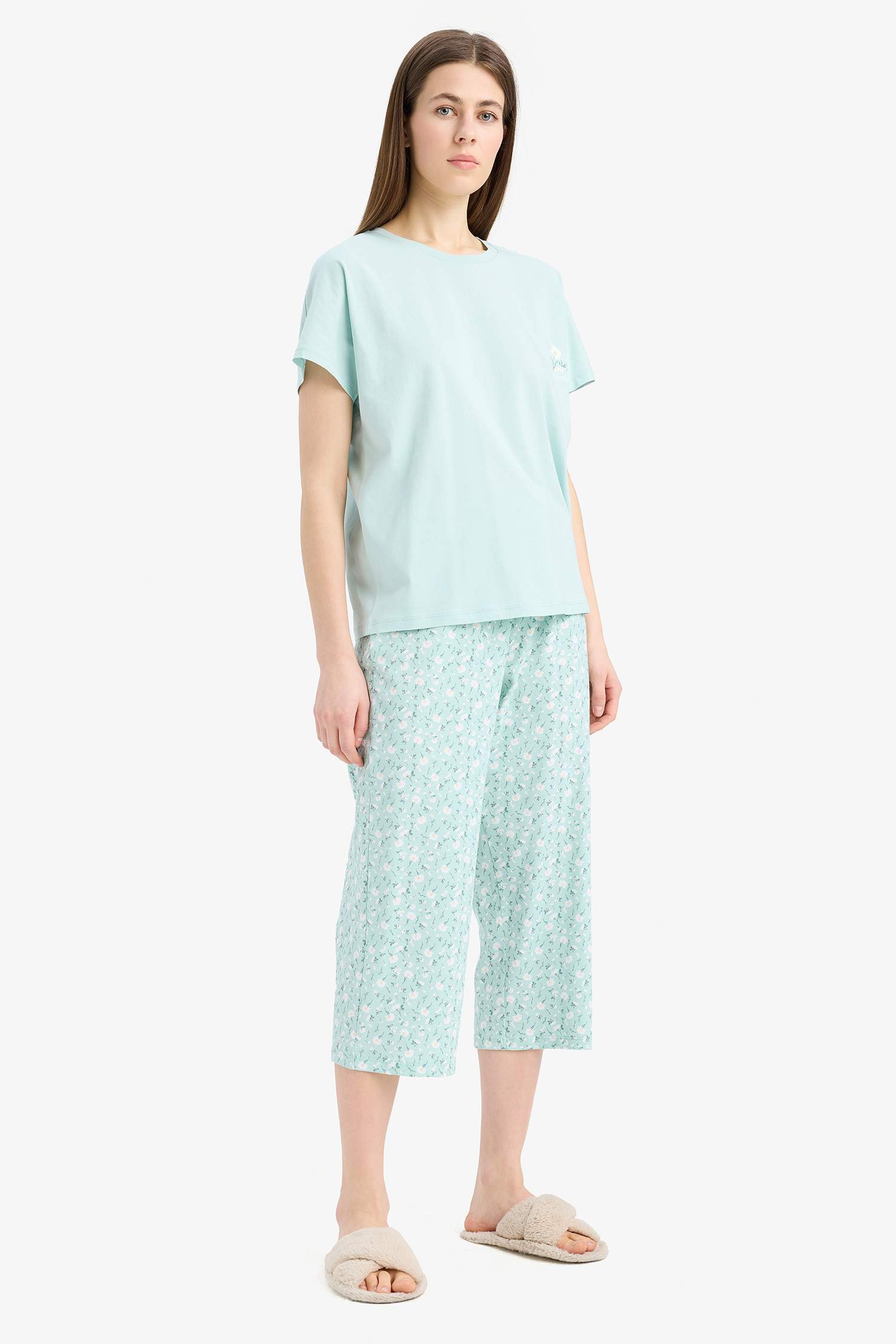 Pijama Takımı Kısa Kollu Üst Beli Lastikli Kapri Altı-Fall in Love