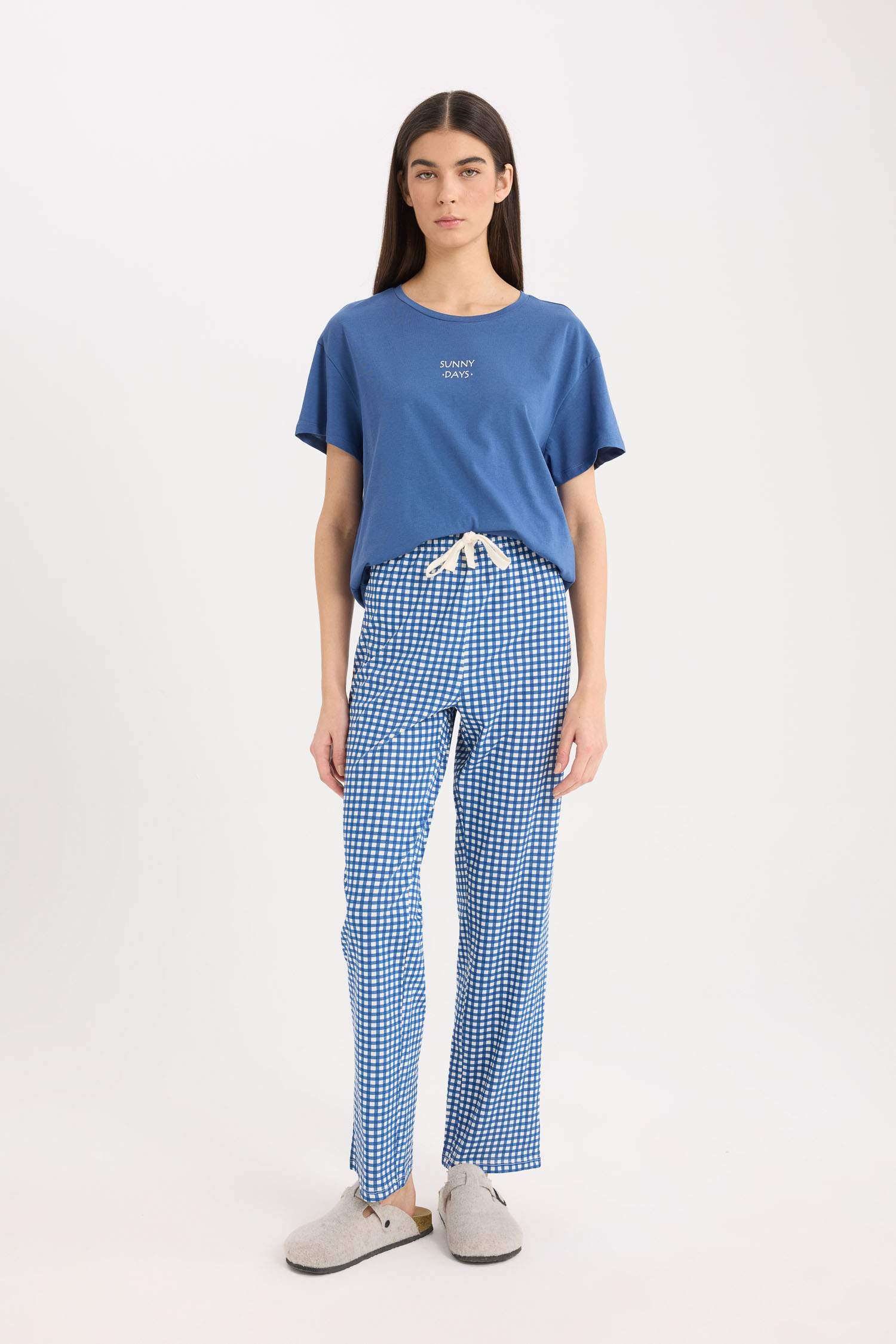 طقم بيجاما بأكمام قصيرة و سروال بمربعات من Fall in Love