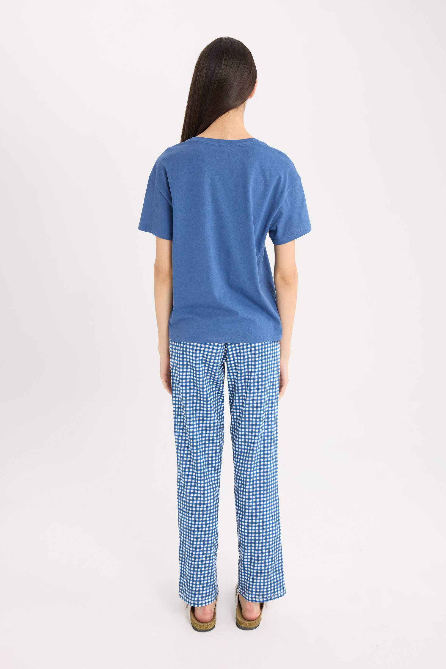 طقم بيجاما بأكمام قصيرة و سروال بمربعات من Fall in Love