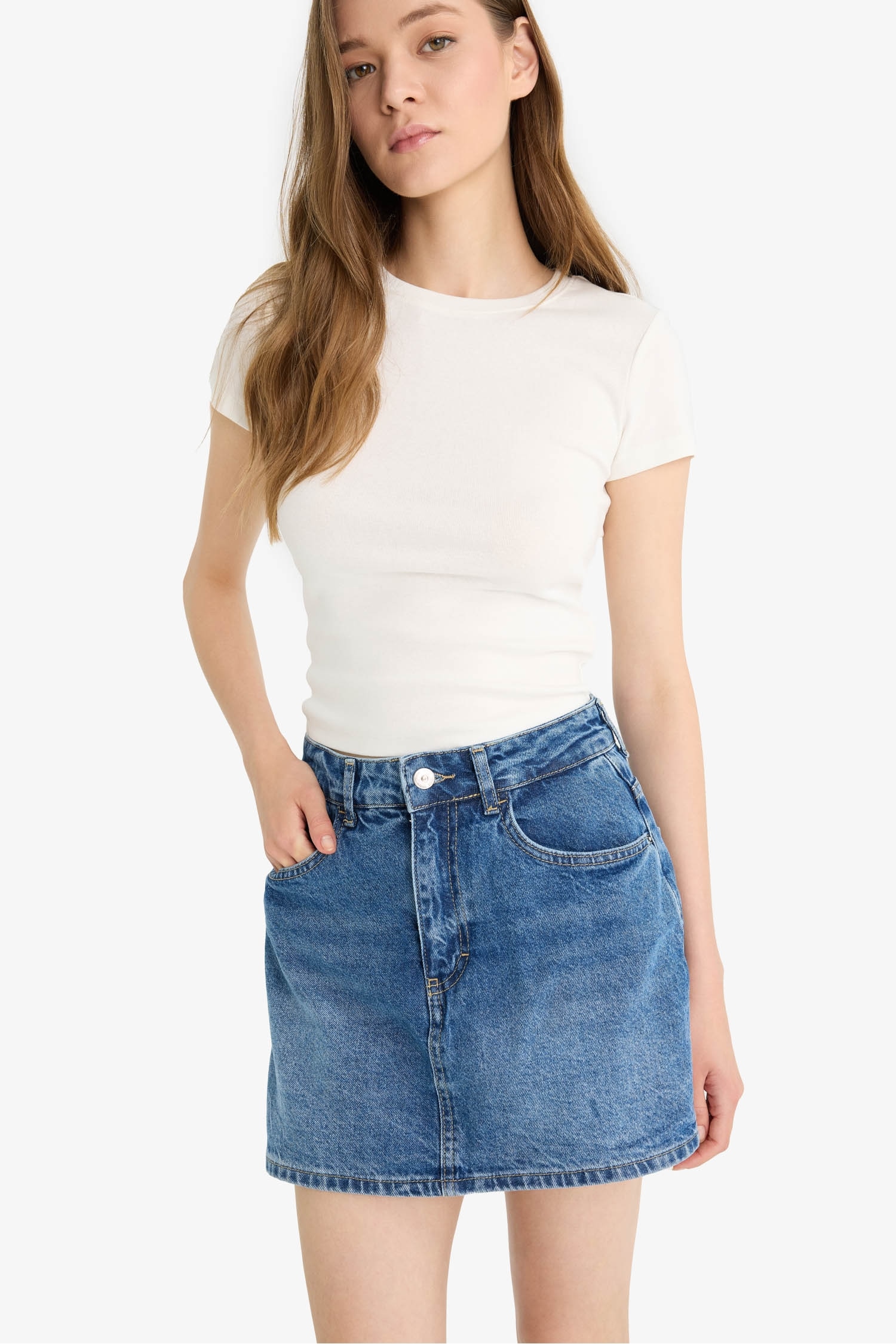 تيشيرت ضيق نص كم عادي برقبة مستديرة