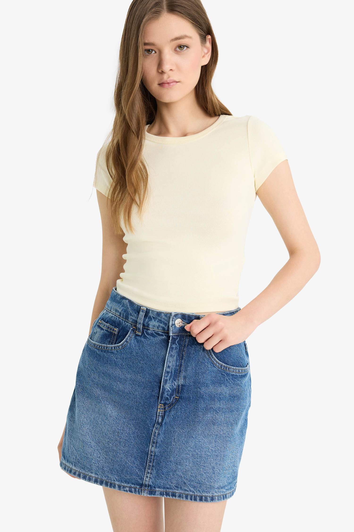 Fitted Bisiklet Yaka Ribana Kısa Kollu Tişört