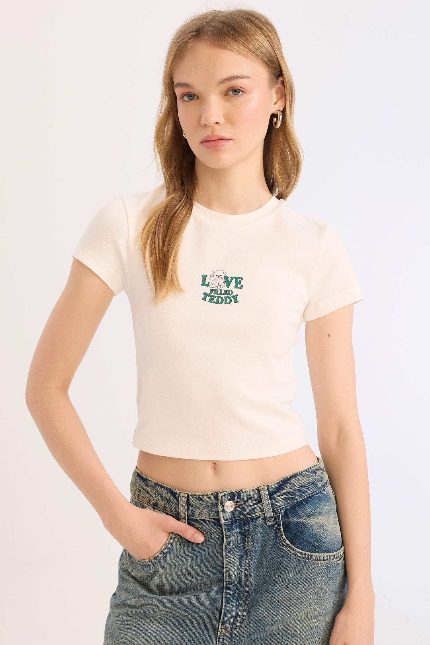 Slim Fit Embroidered Ribana Short Sleeve T-Shirt