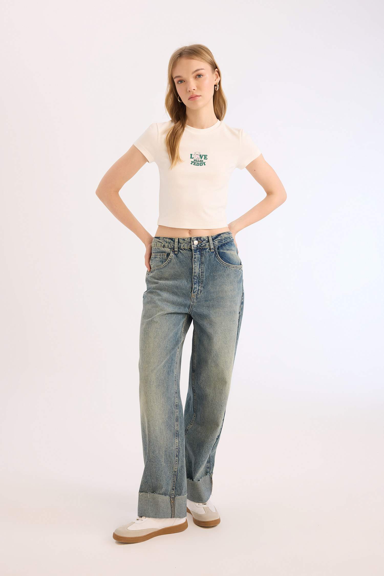 Slim Fit Embroidered Ribana Short Sleeve T-Shirt