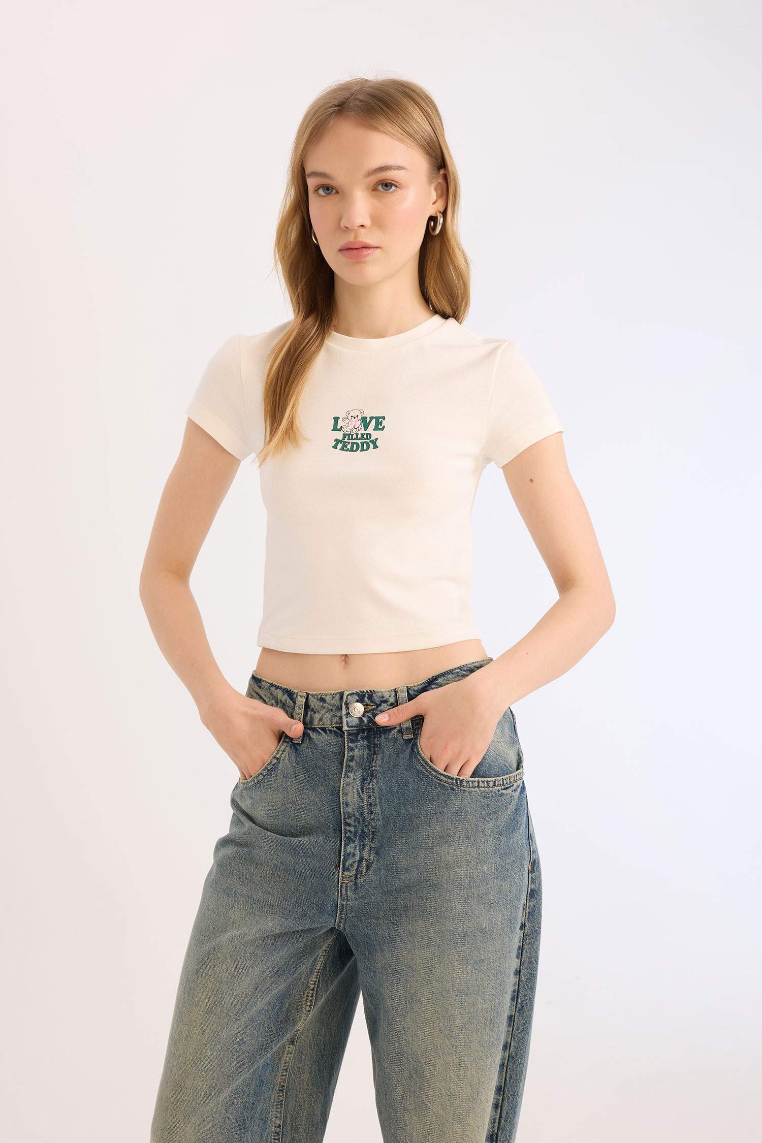 Slim Fit Embroidered Ribana Short Sleeve T-Shirt