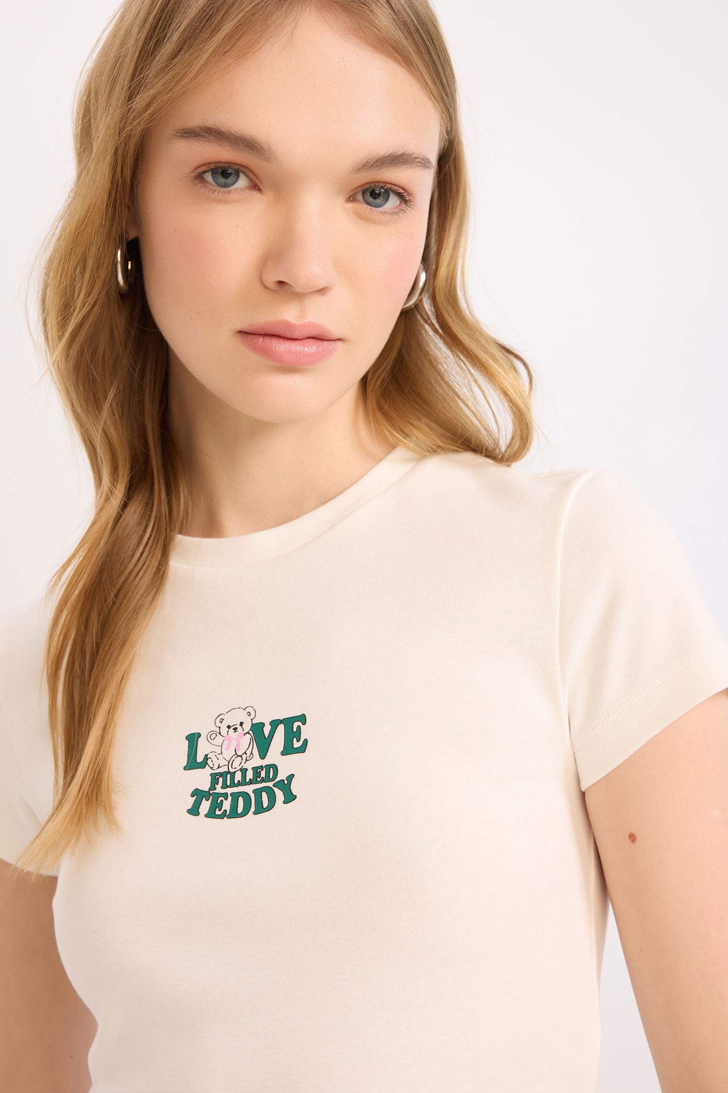 Slim Fit Embroidered Ribana Short Sleeve T-Shirt