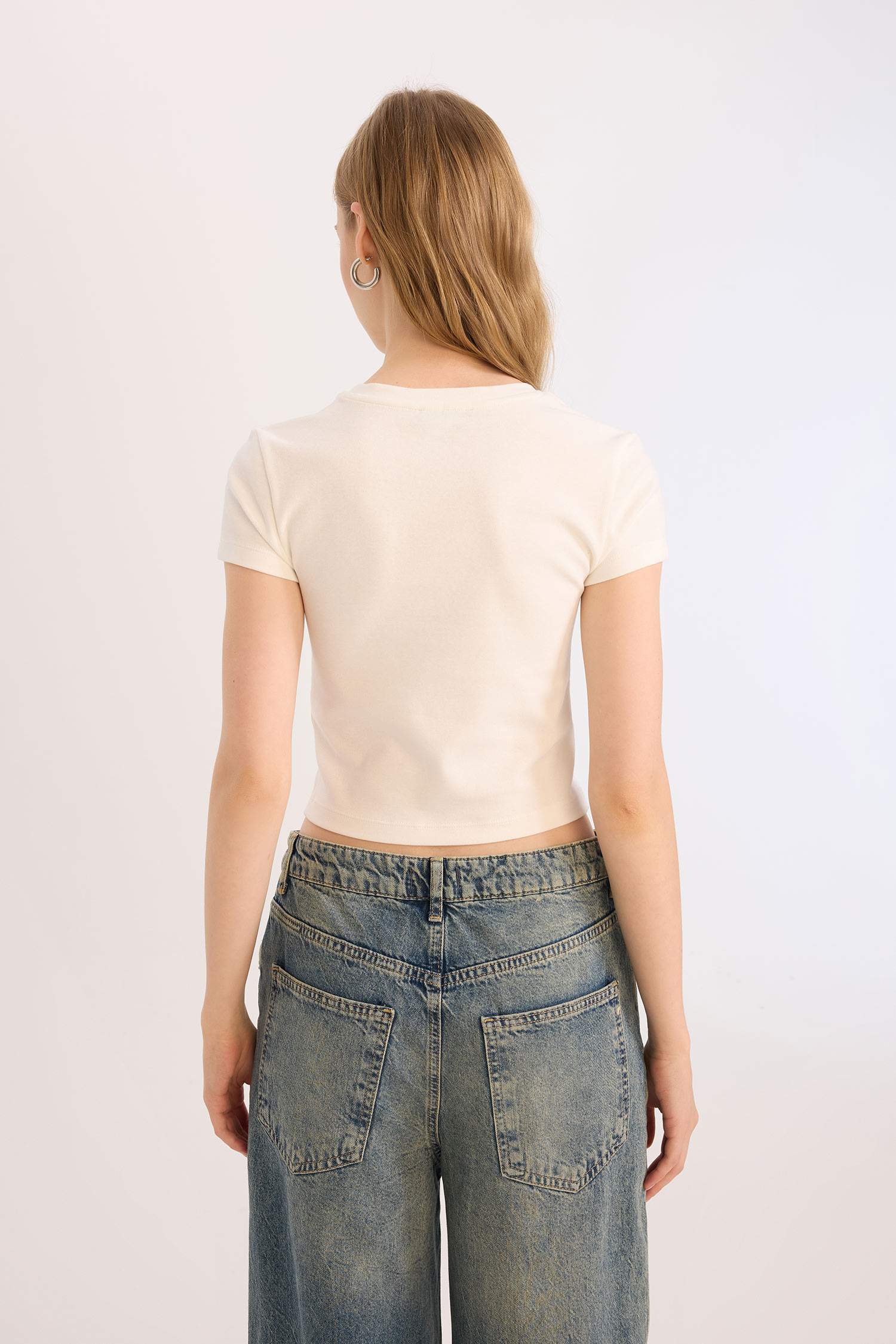 Slim Fit Embroidered Ribana Short Sleeve T-Shirt