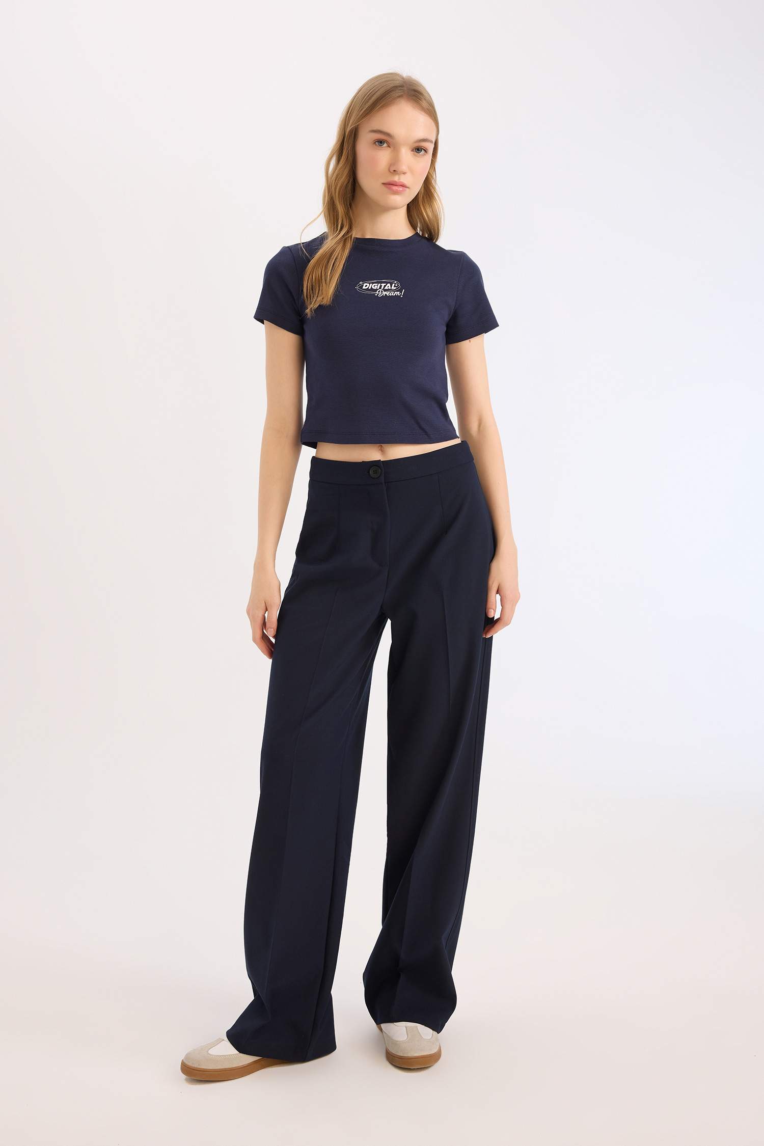 تيشيرت سليم فيت مضلع بطبعة حروف