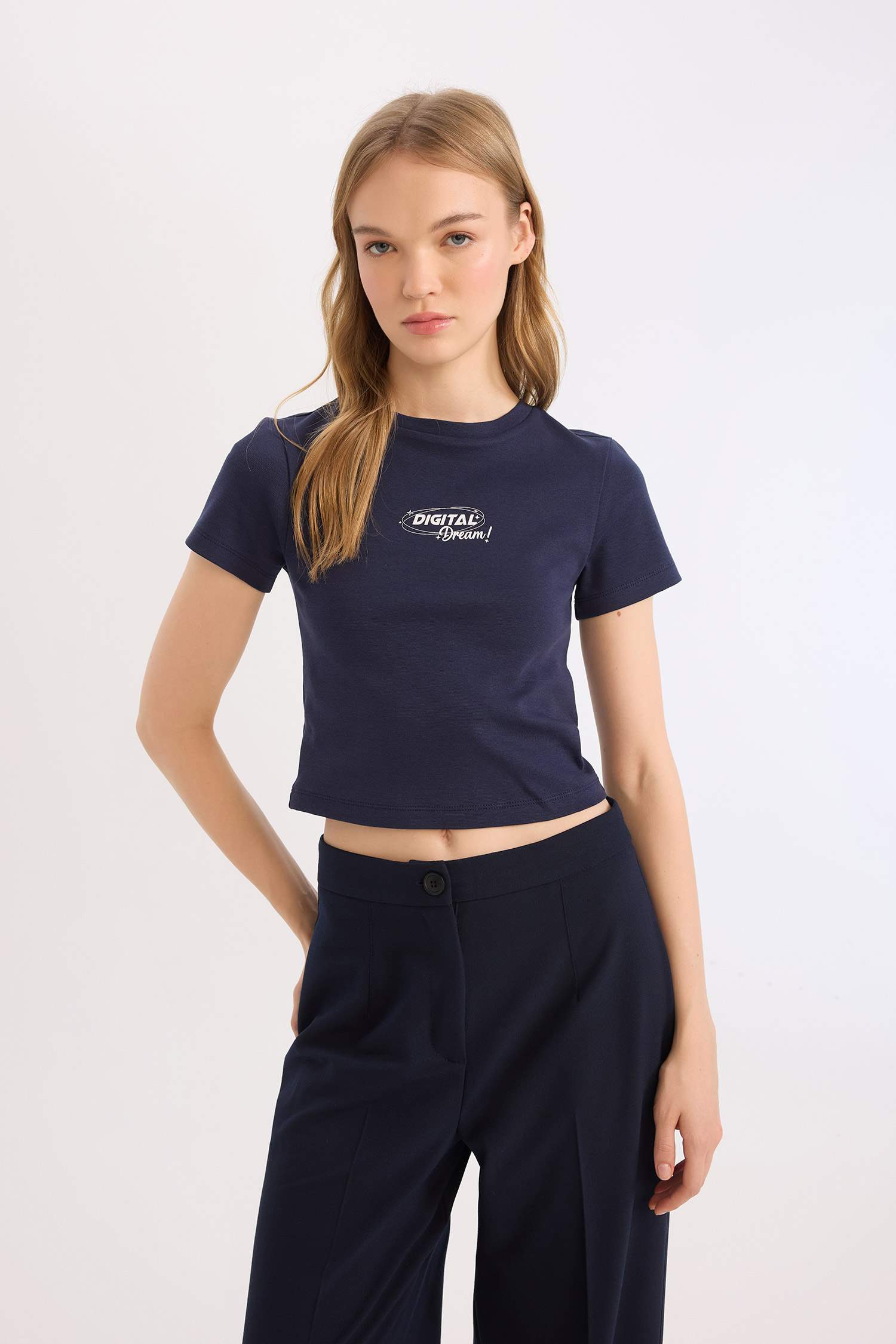 تيشيرت سليم فيت مضلع بطبعة حروف