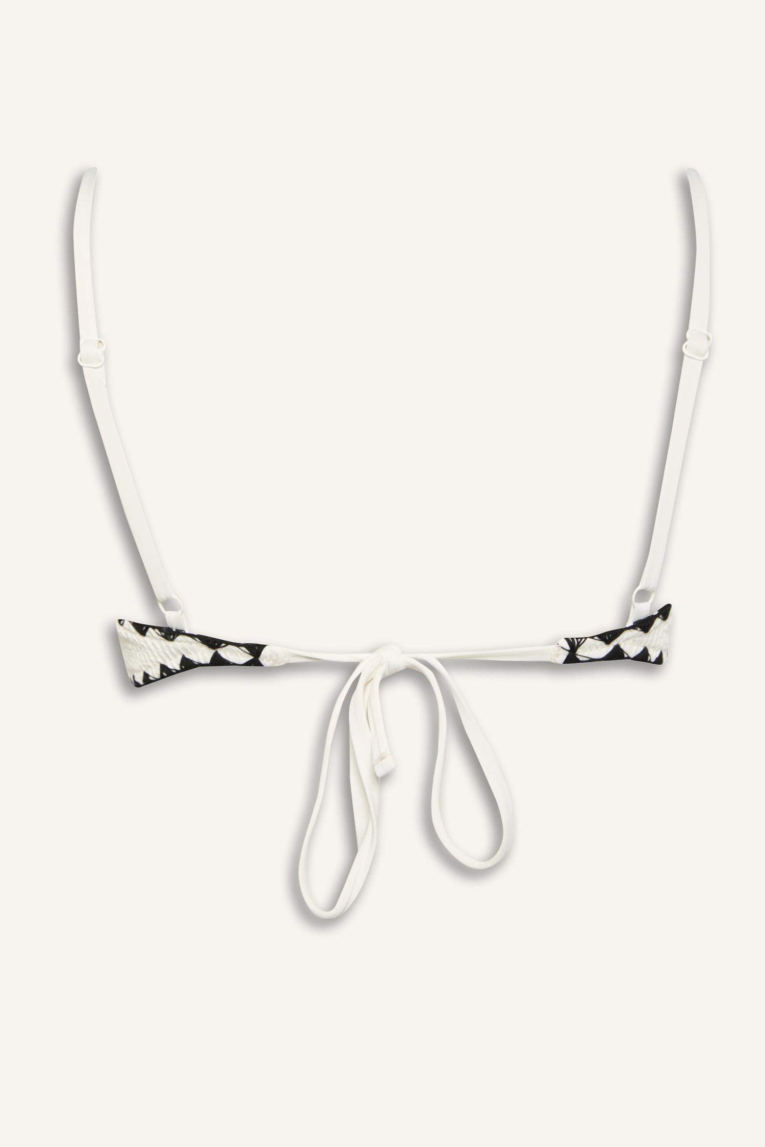 حمالة صدر بيكيني قصة عادية من Fall in Love