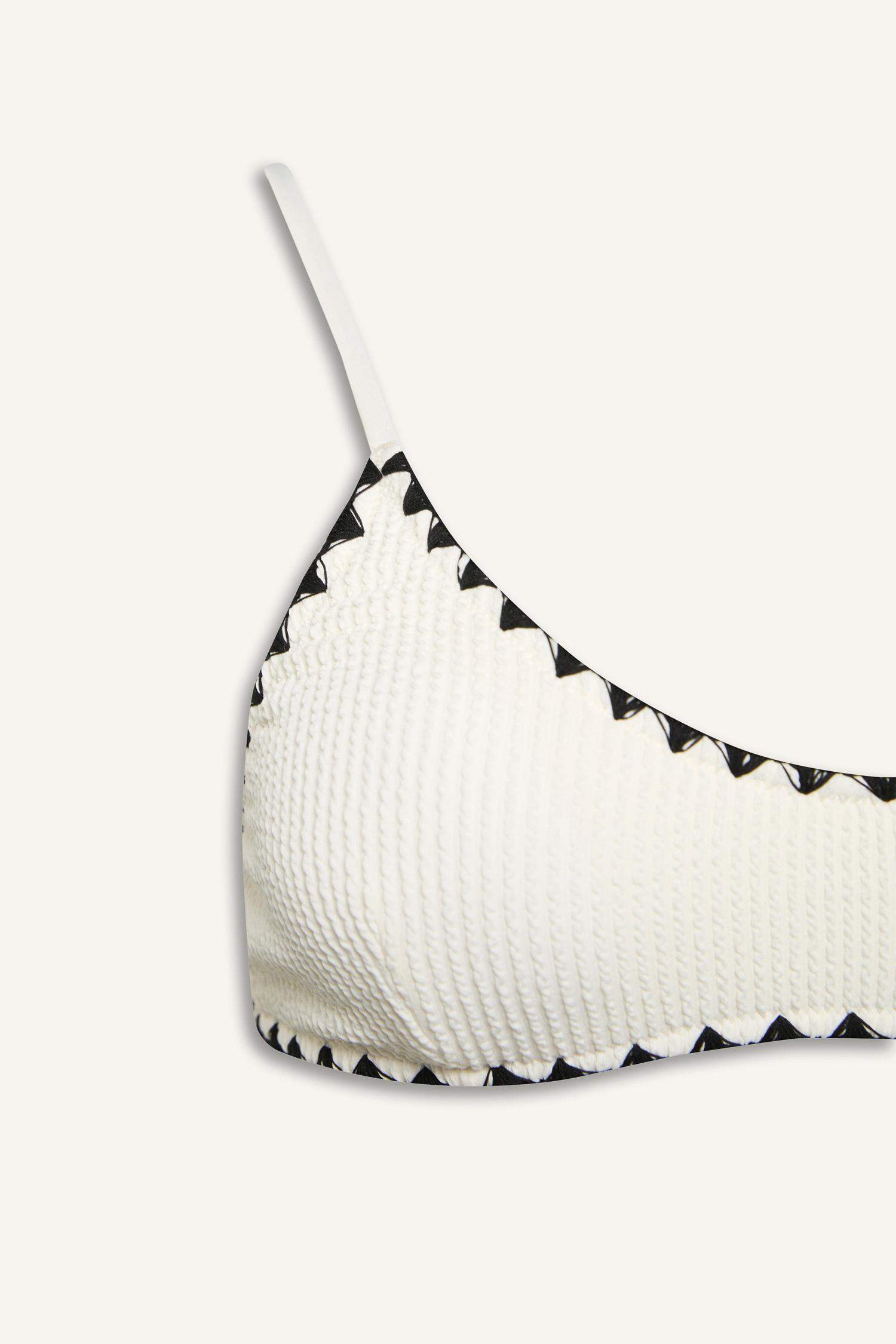 حمالة صدر بيكيني قصة عادية من Fall in Love