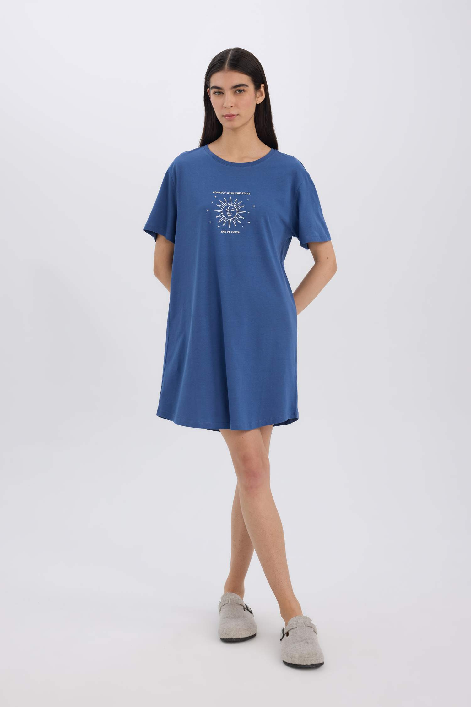 فستان قصة عادية برقبة مستديرة من Fall In Love