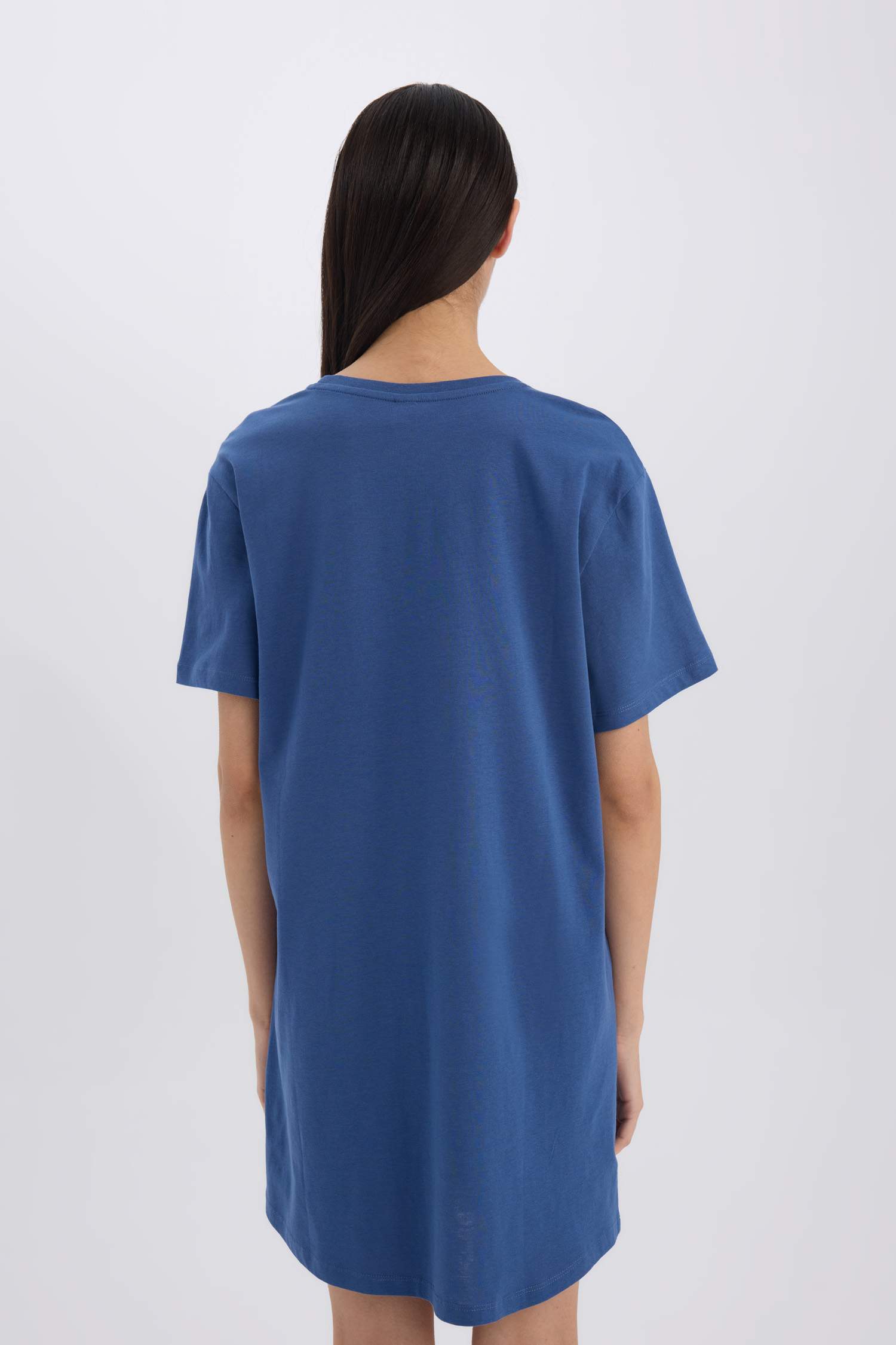 فستان قصة عادية برقبة مستديرة من Fall In Love