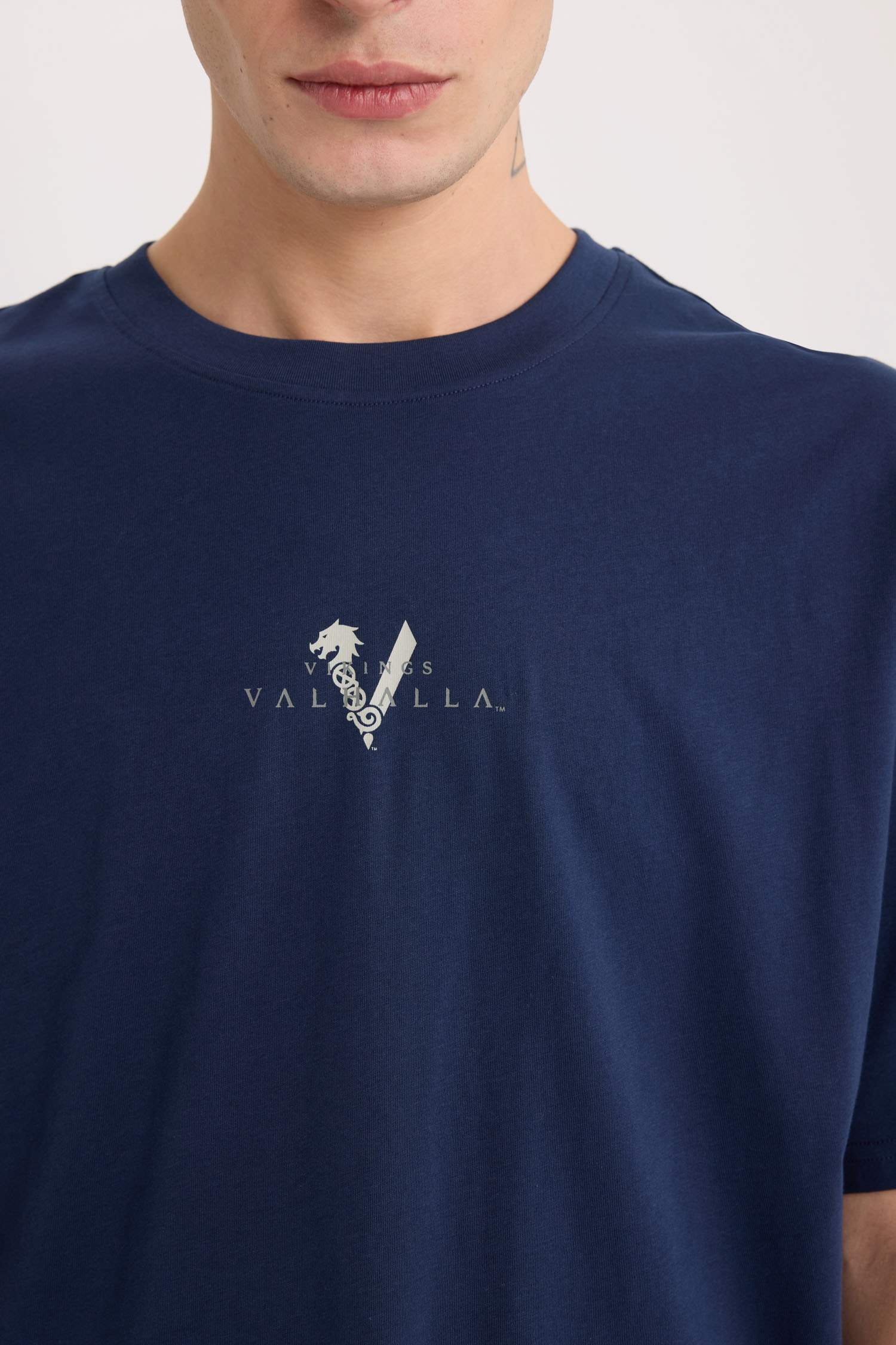 T-shirt boxy en coton imprimé Vikings Valhalla à col rond