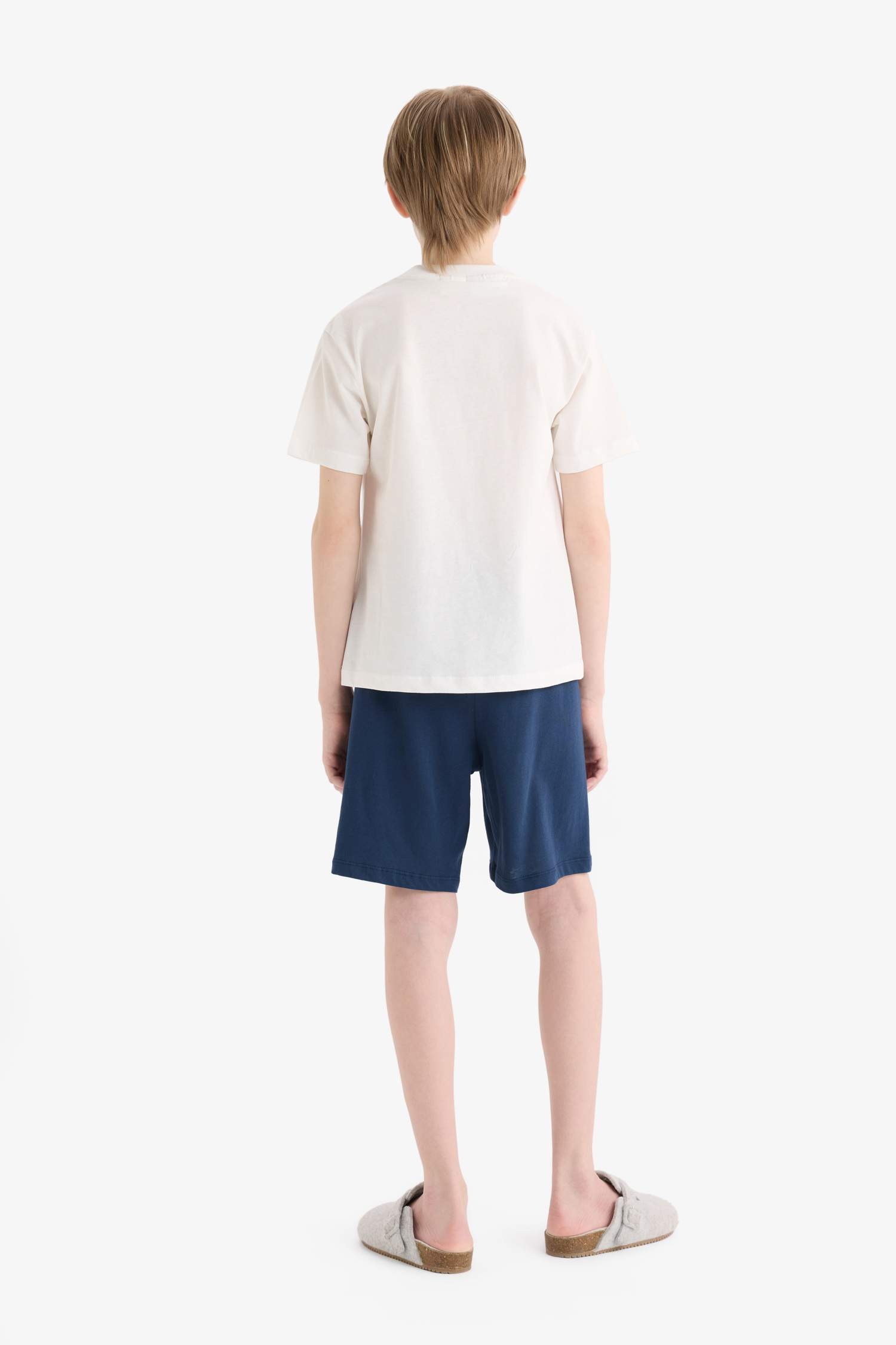 طقم بيجاما اولادي شورت وتيشيرت أبيض قصة عادية - قطعتين