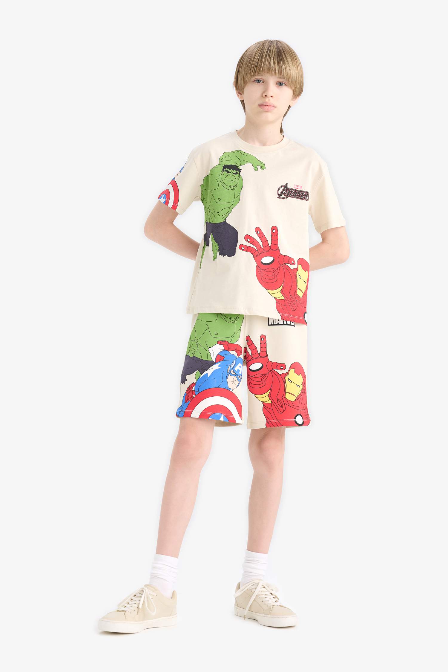 Ensemble de T-shirt Marvel Avengers et short pour garçon
