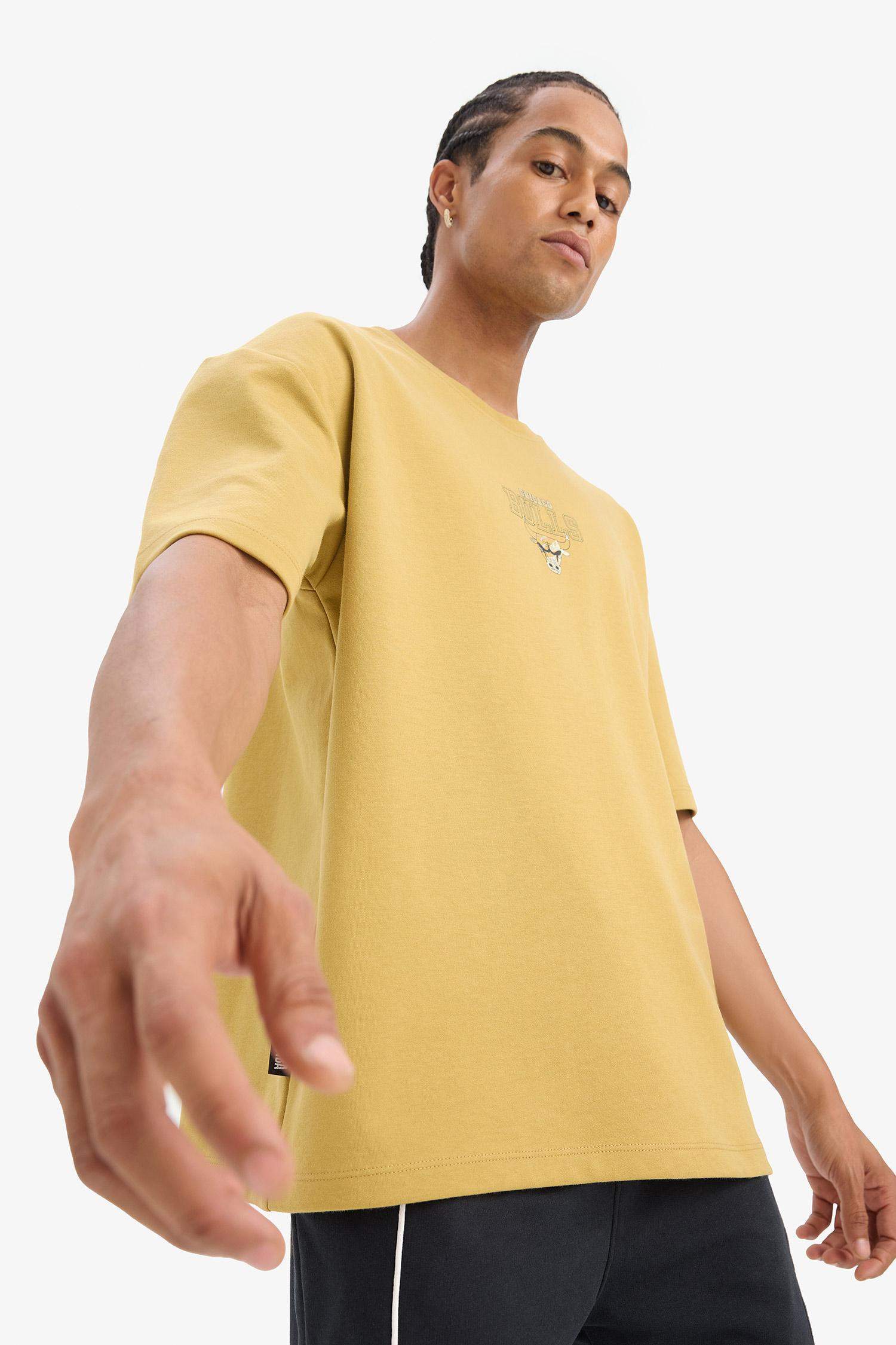 DeFactoFit NBA Chicago Bulls Oversize Geniş Kalıp Bisiklet Yaka Sırt Baskılı Kısa Kollu Tişört