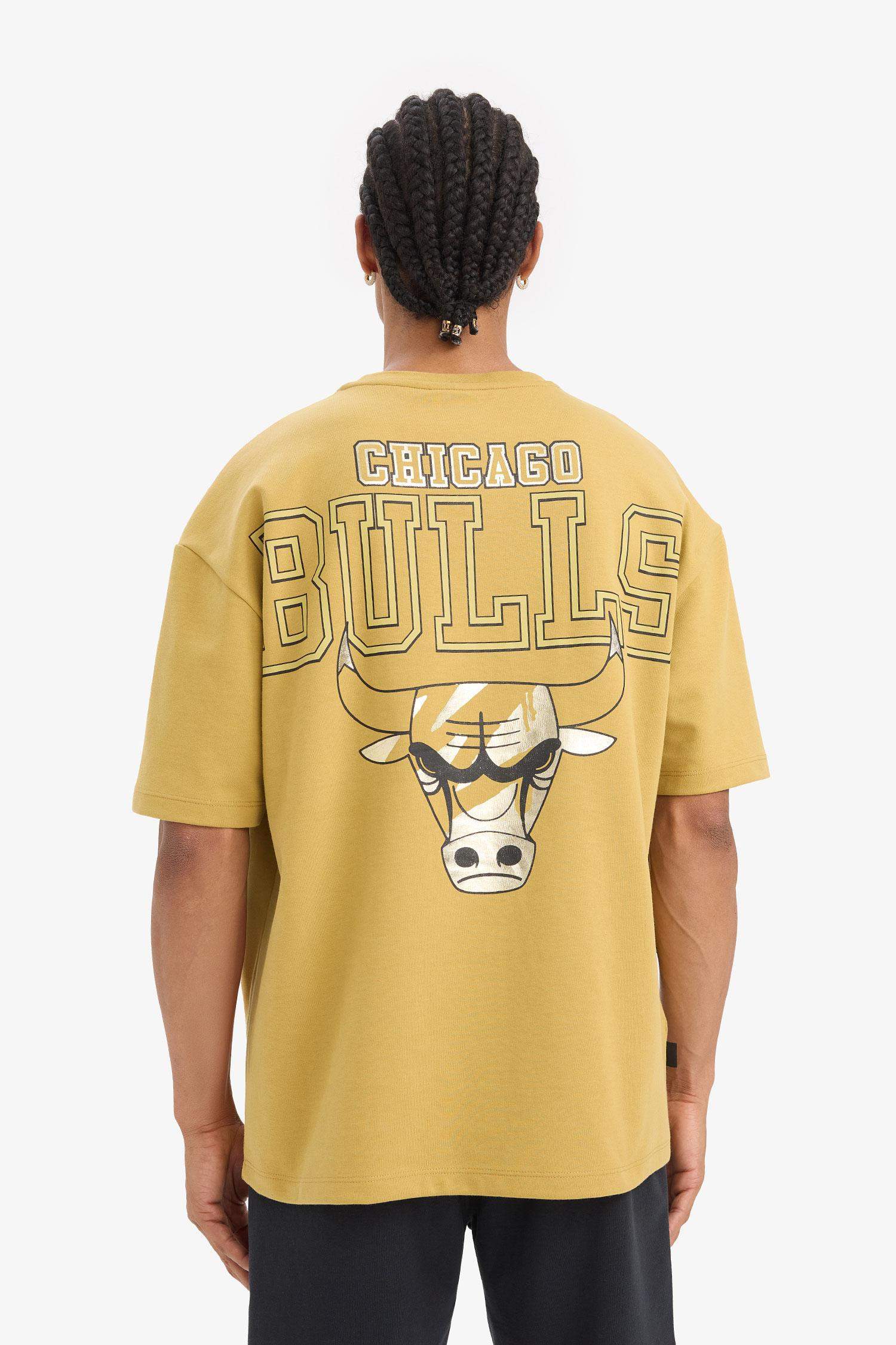 DeFactoFit NBA Chicago Bulls Oversize Geniş Kalıp Bisiklet Yaka Sırt Baskılı Kısa Kollu Tişört