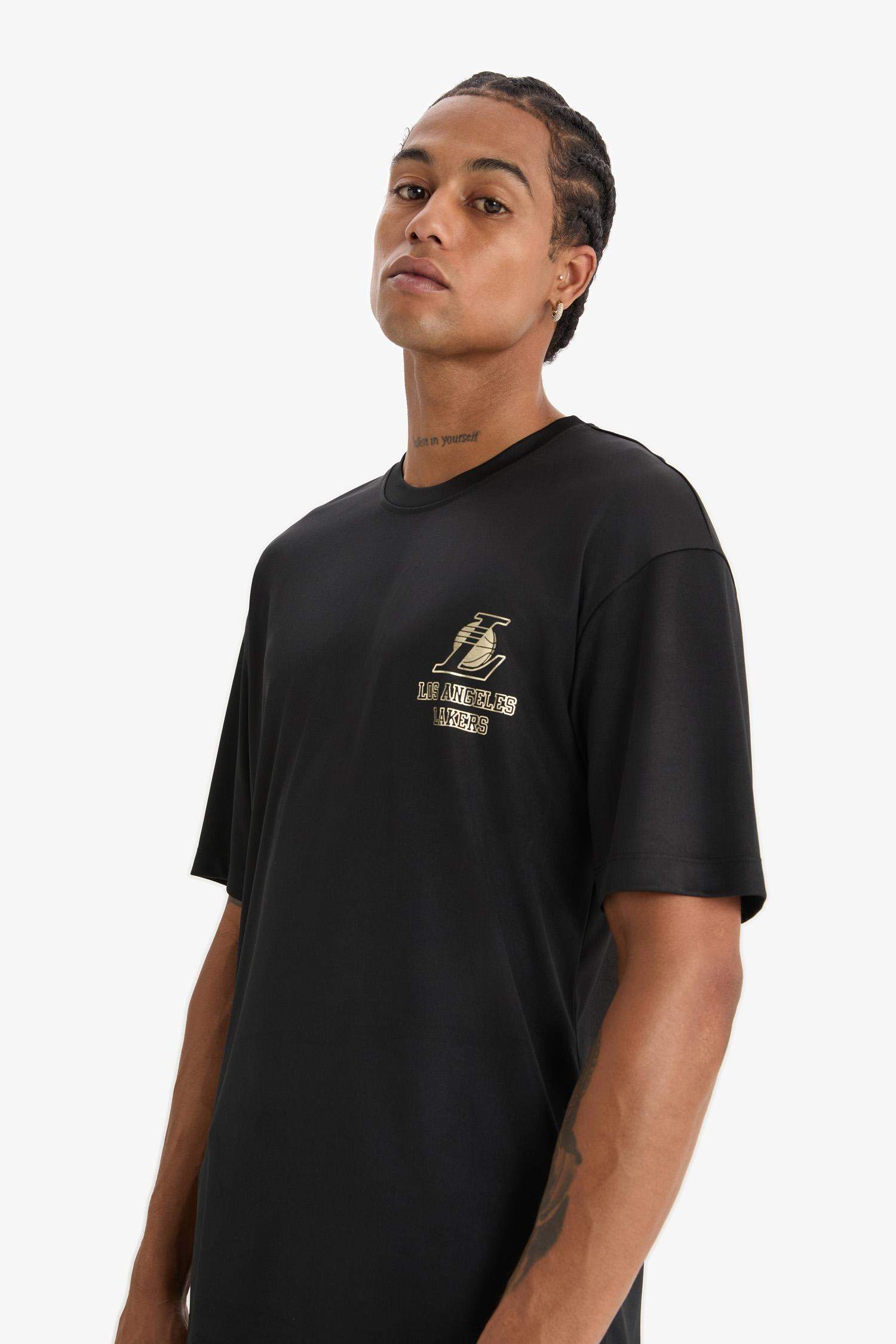 DeFactoFit NBA Los Angeles Lakers Boxy Fit Bisiklet Yaka Sırt Baskılı Kısa Kollu Tişört