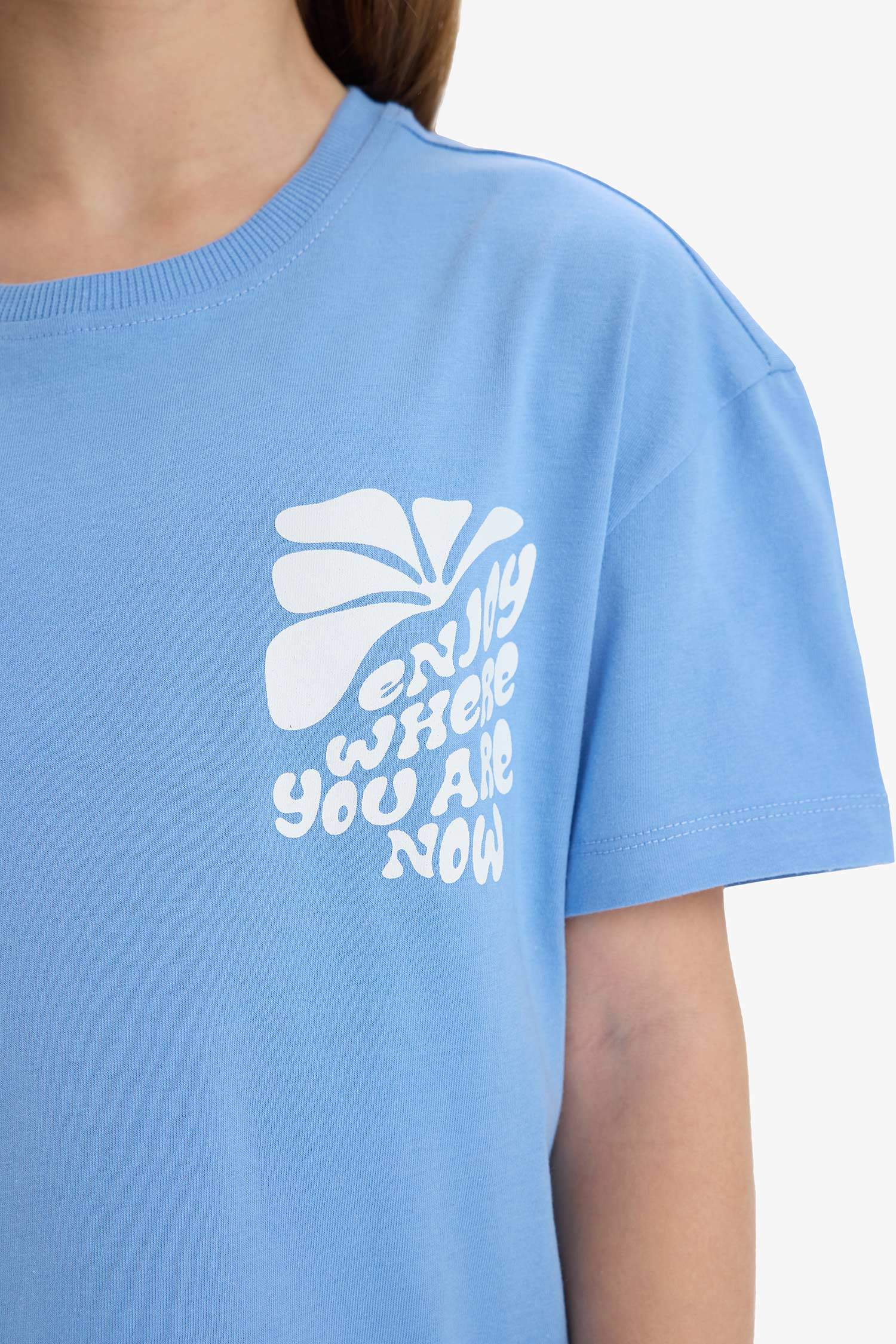 Kız Çocuk Relax Fit Bisiklet Yaka Sırt Baskılı Kısa Kollu Tişört