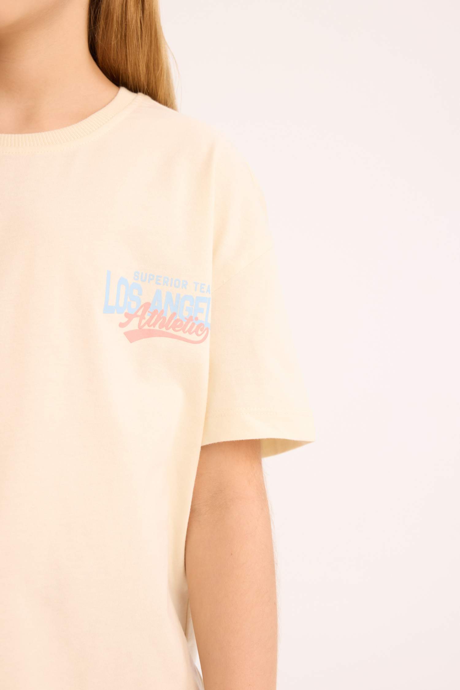 تيشيرت نص كم قصة مريحة بياقة مستديرة