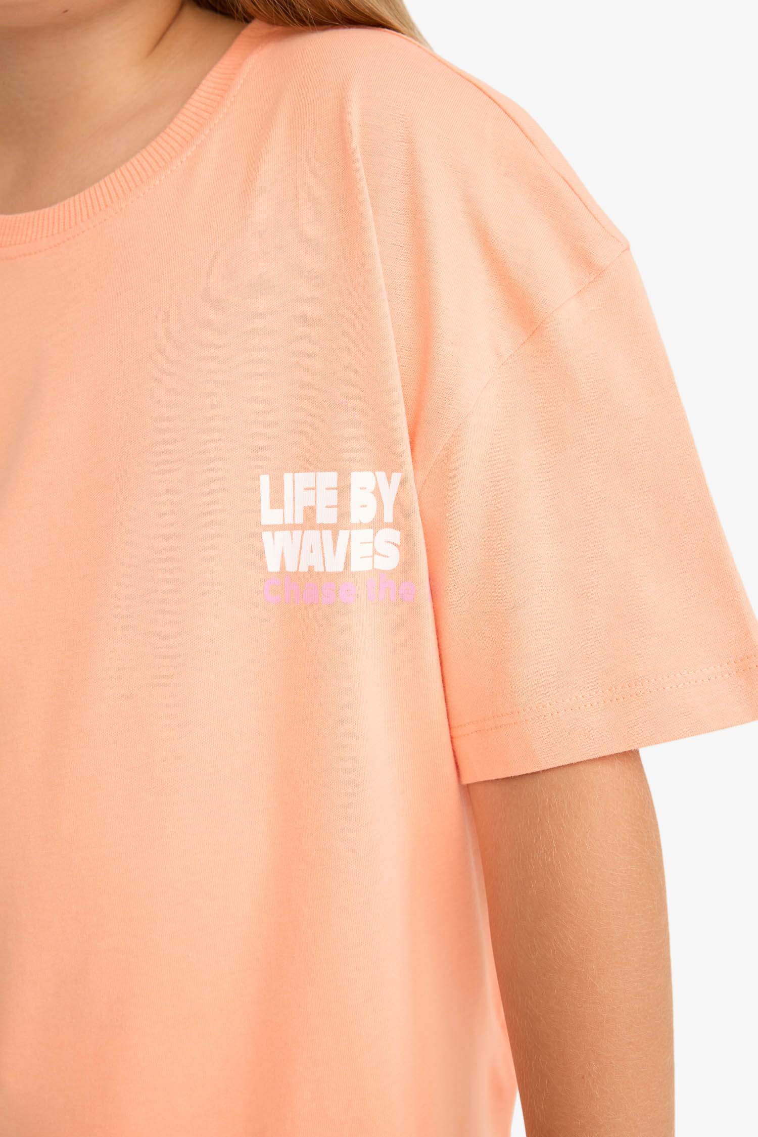 Kız Çocuk Relax Fit Bisiklet Yaka Sırt Baskılı Kısa Kollu Tişört