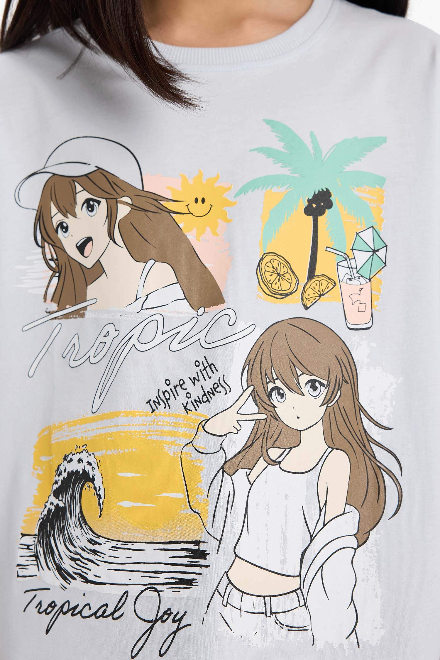 تيشيرت بناتي نص ردن بطبعة شعار اوفر سايز بياخة مستديرة