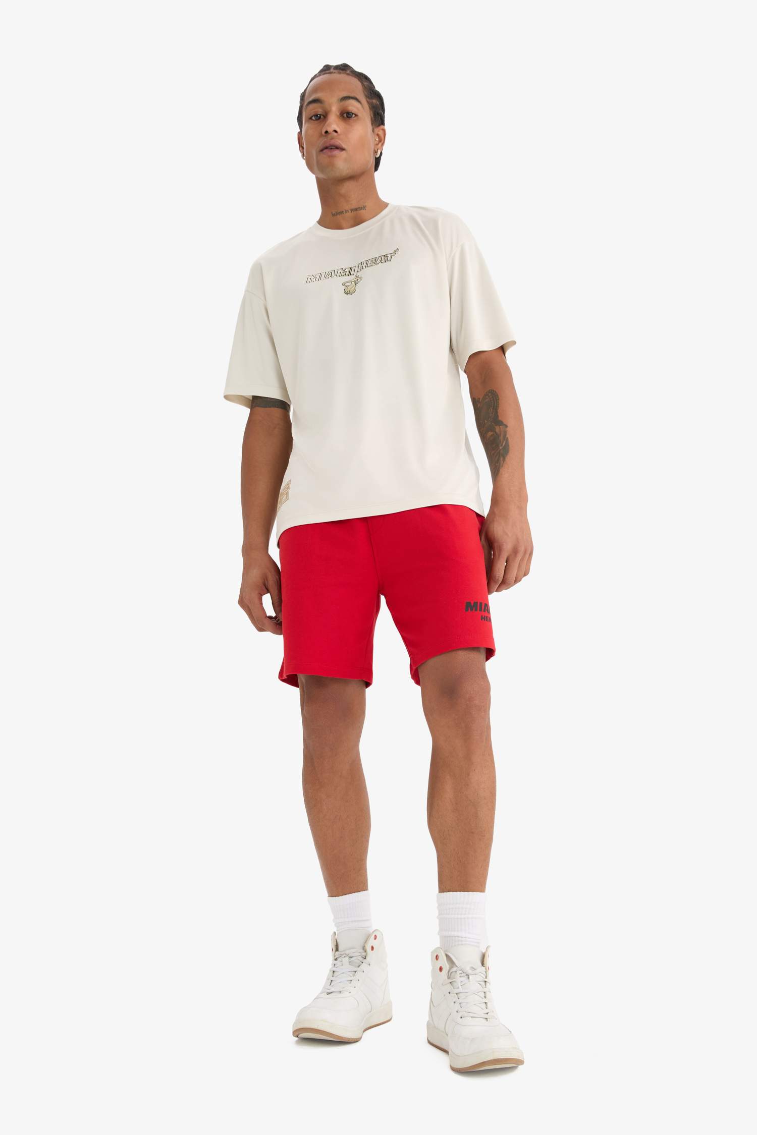 تيشيرت أوفر سايز برقبة مستديرة من ميامي هيت