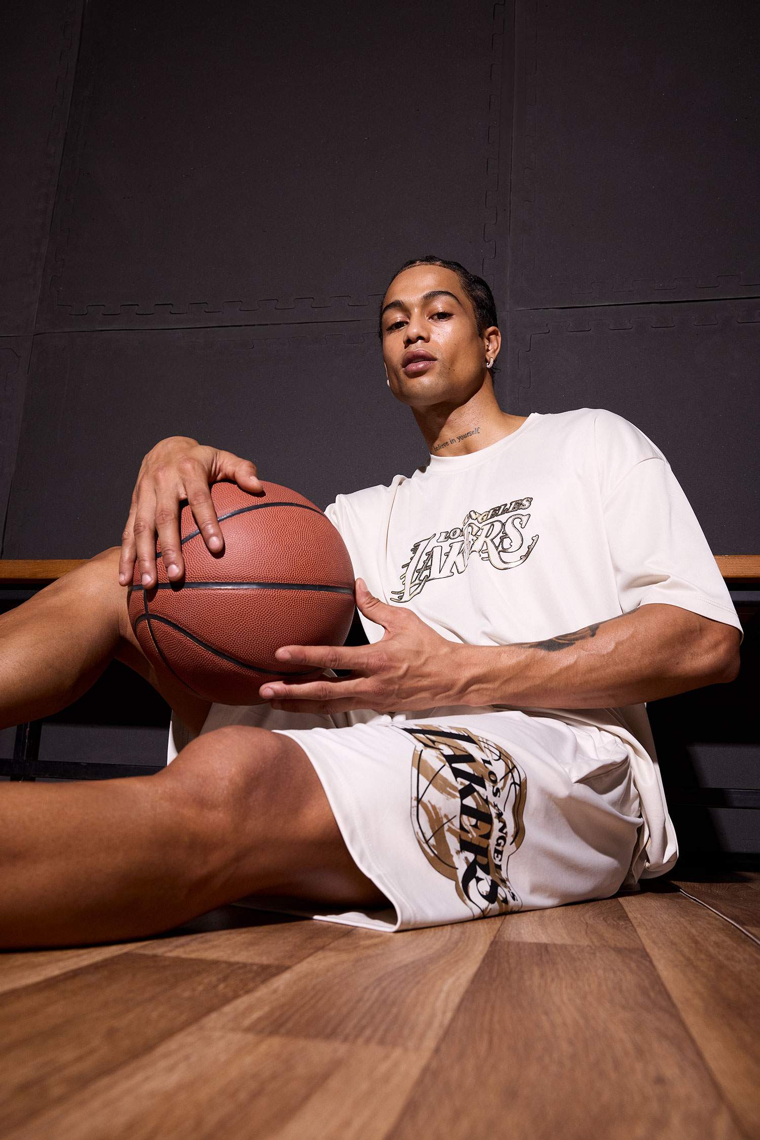 Футболка оверсайз с круглым вырезом, лицензией NBA Los Angeles Lakers и коротким рукавом, Коллекция DeFactoFit