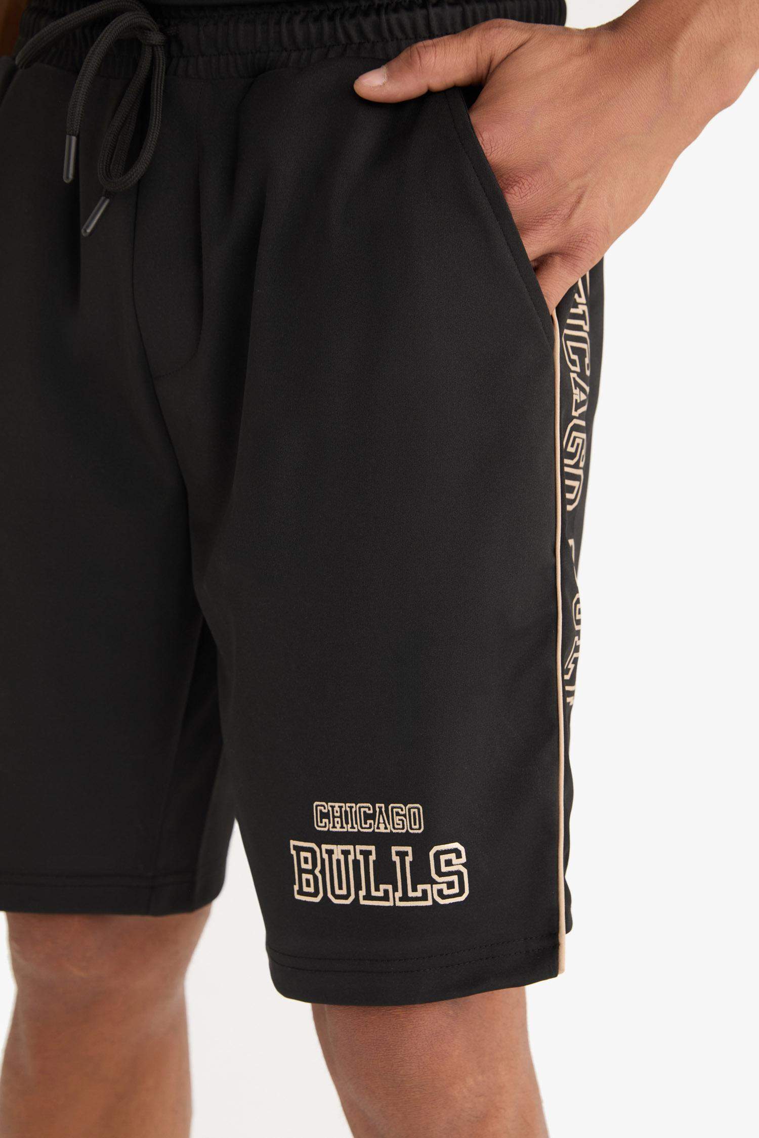 DeFactoFit NBA Chicago Bulls Standart Fit Kısa Paça Şort