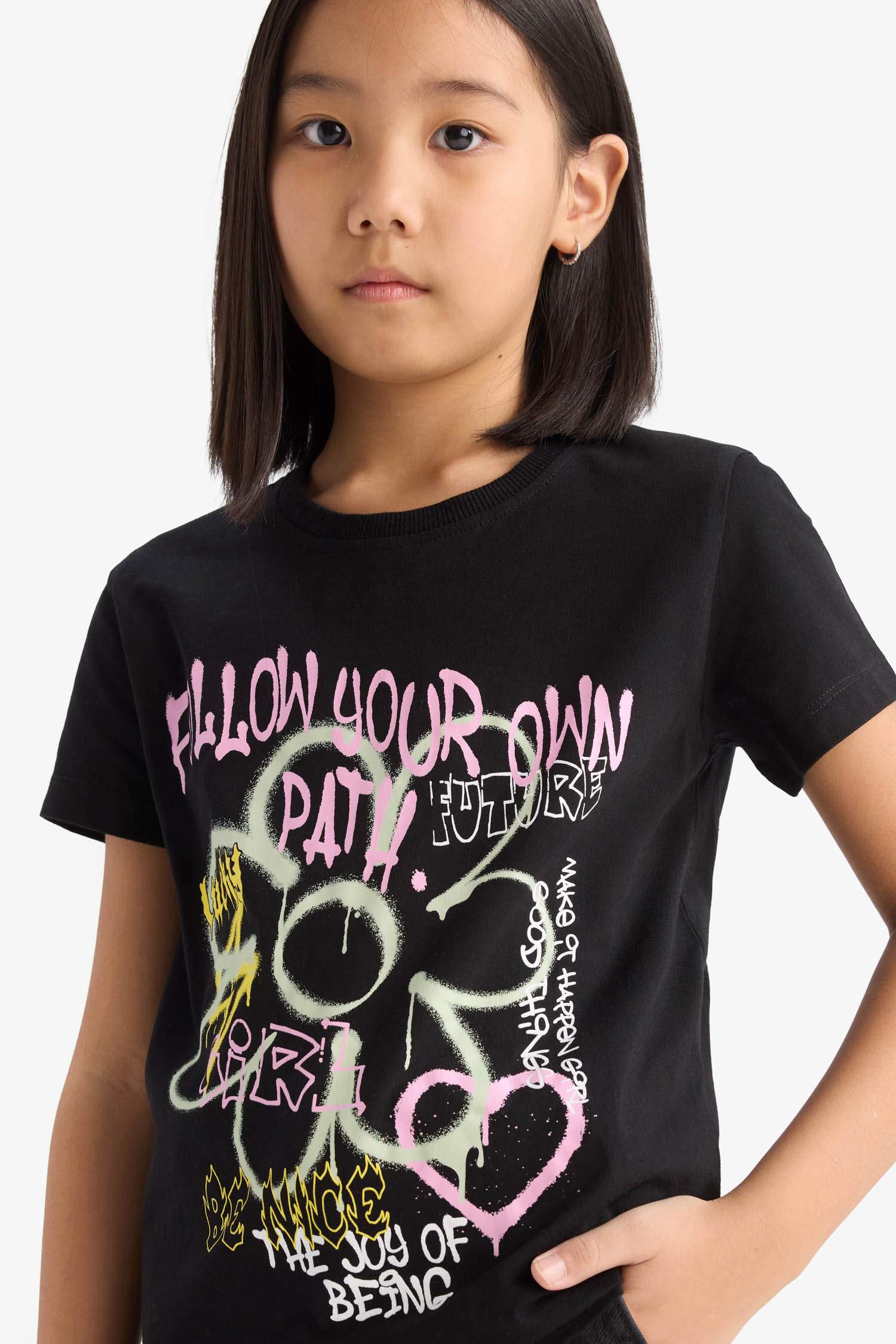 تيشيرت بنات نص كم قصة عادية برقبة مستديرة