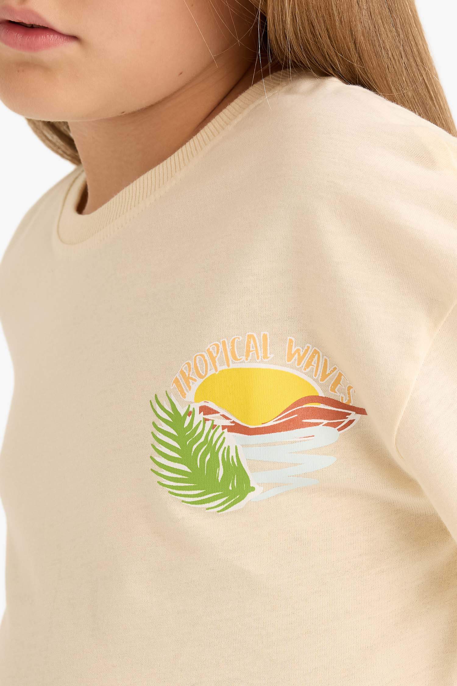 Kız Çocuk Relax Fit Bisiklet Yaka Sırt Baskılı Kısa Kollu Tişört