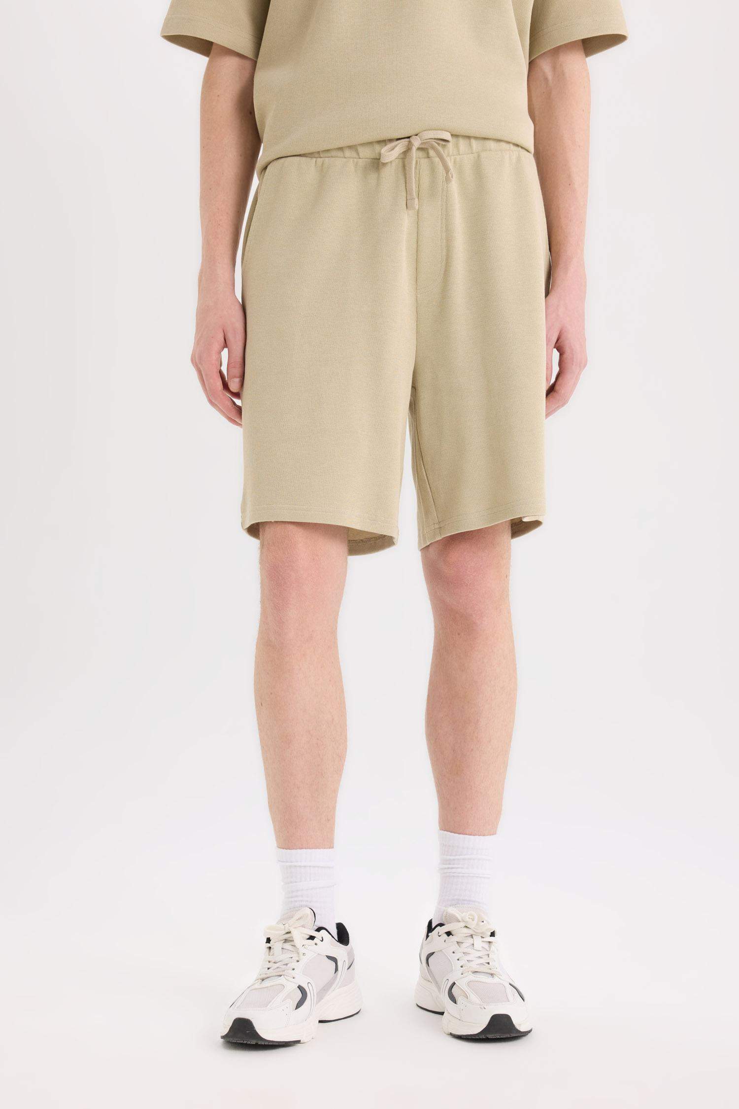 شورت من قطن عادي قصة عادية