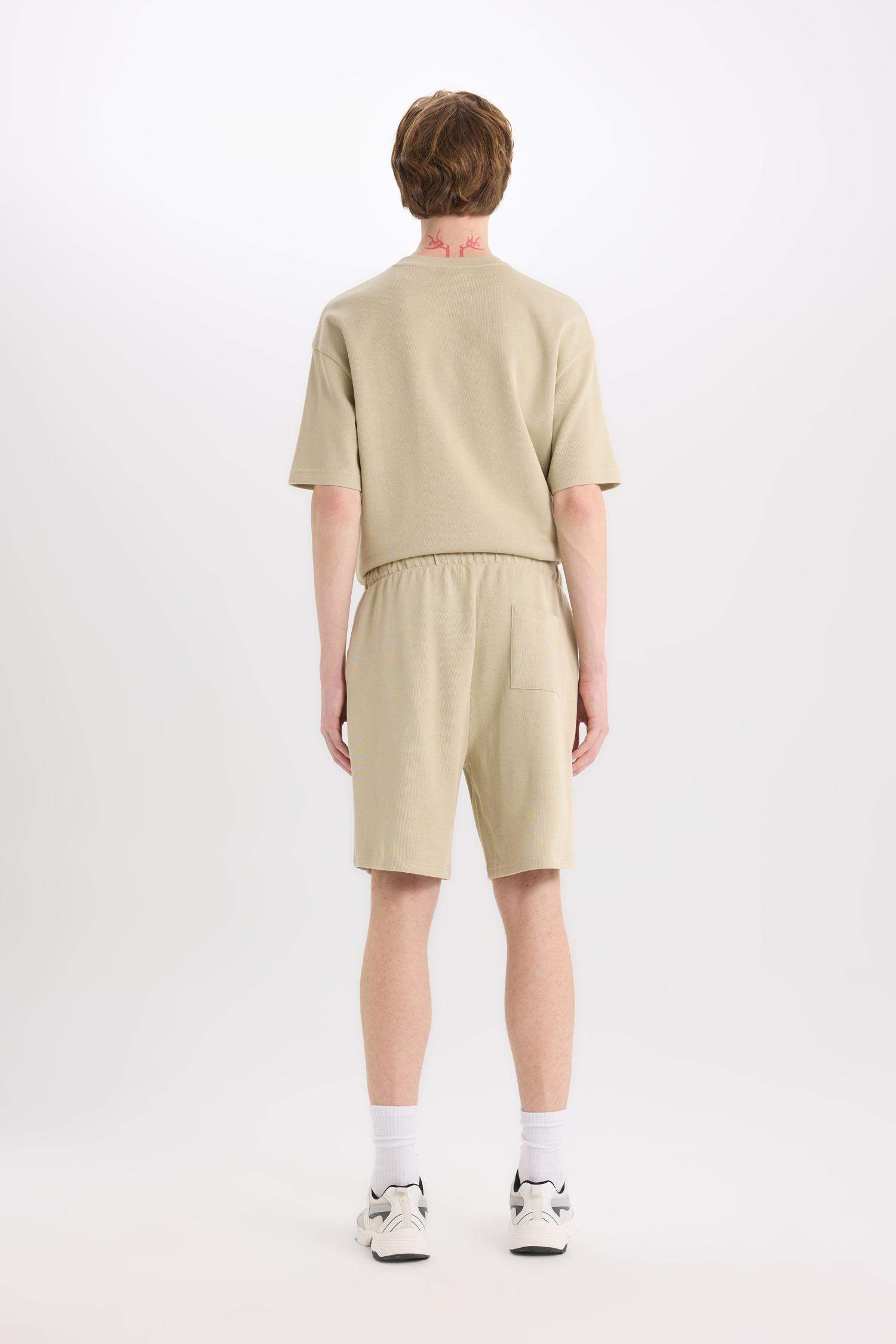 شورت من قطن عادي قصة عادية